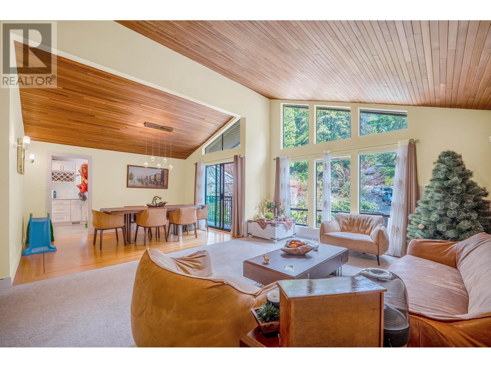 5535 Huckleberry Lane, North Vancouver, British Columbia  V7R 4N9 - Photo 4 - R2997661