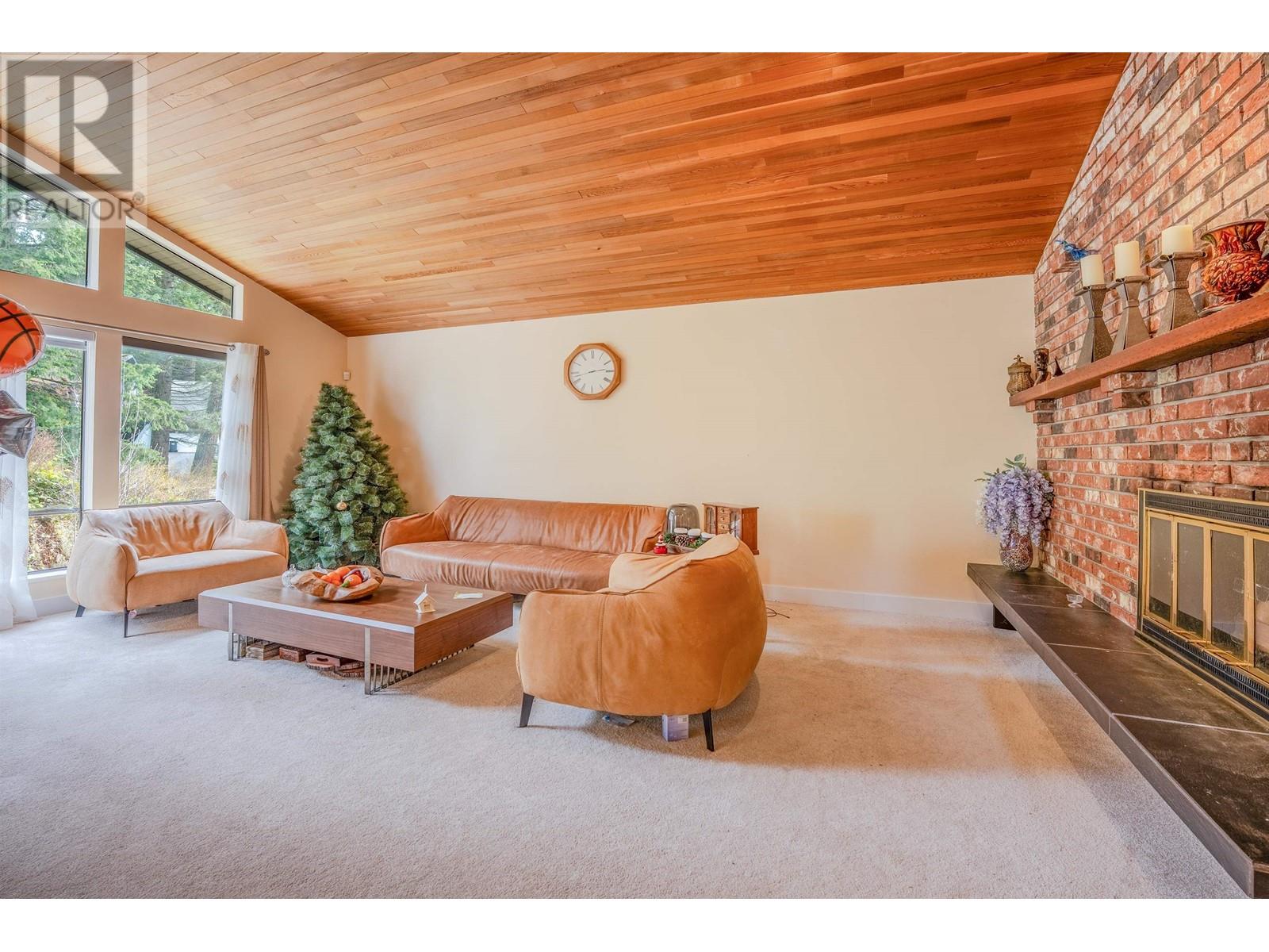 5535 Huckleberry Lane, North Vancouver, British Columbia  V7R 4N9 - Photo 5 - R2997661