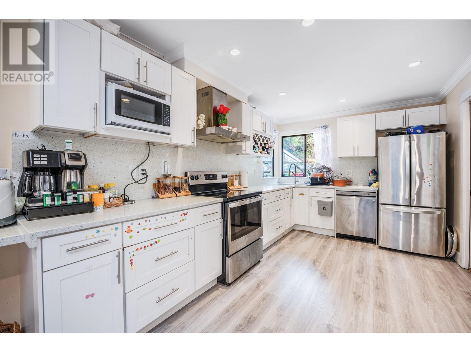 5535 Huckleberry Lane, North Vancouver, British Columbia  V7R 4N9 - Photo 9 - R2997661