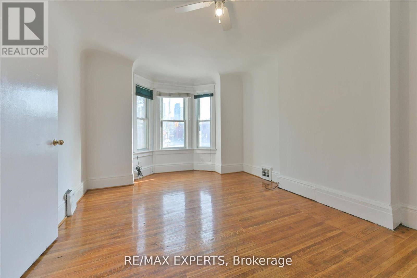18 Barton Avenue, Toronto, Ontario  M5R 1G8 - Photo 11 - C12121393
