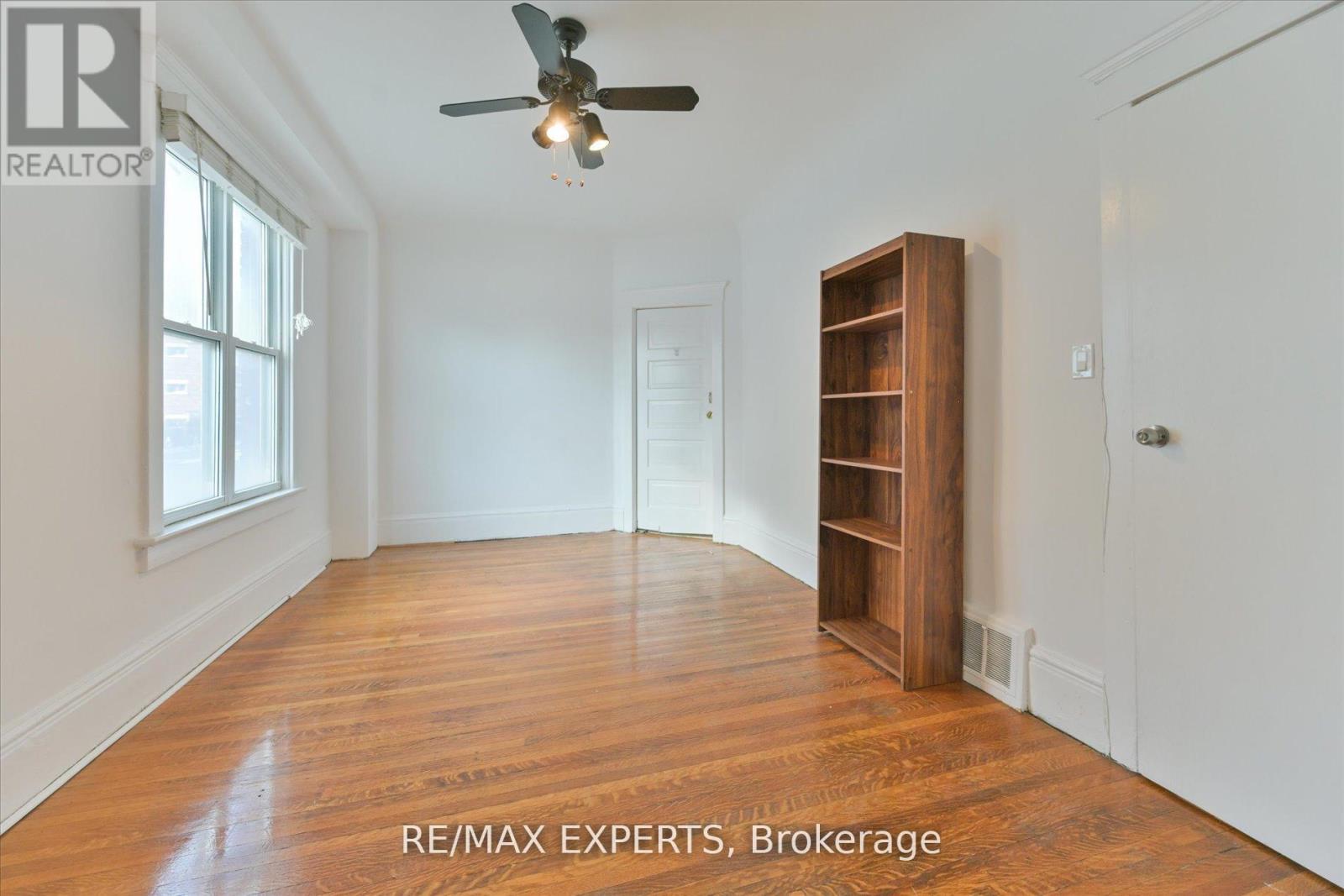 18 Barton Avenue, Toronto, Ontario  M5R 1G8 - Photo 13 - C12121393
