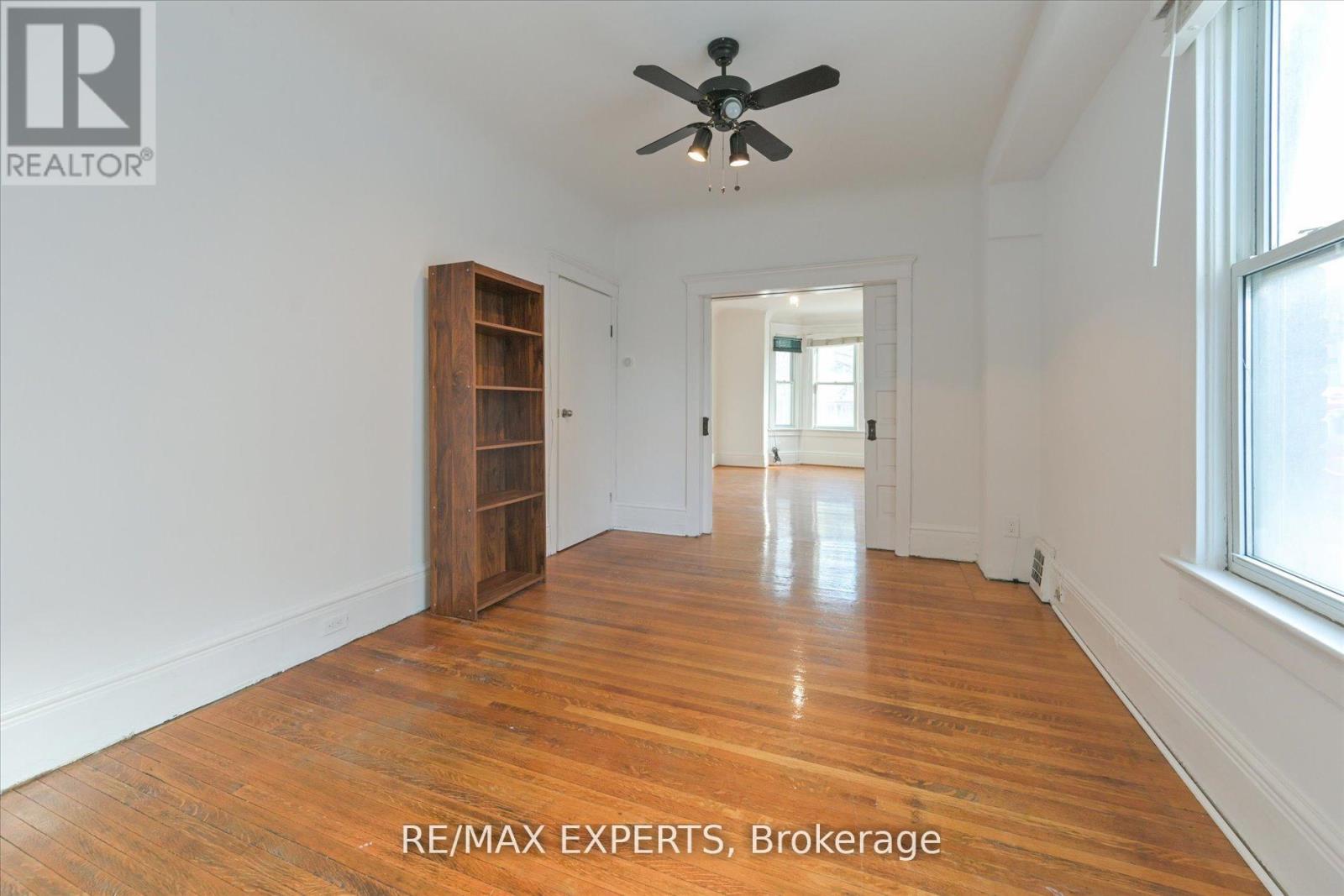 18 Barton Avenue, Toronto, Ontario  M5R 1G8 - Photo 14 - C12121393