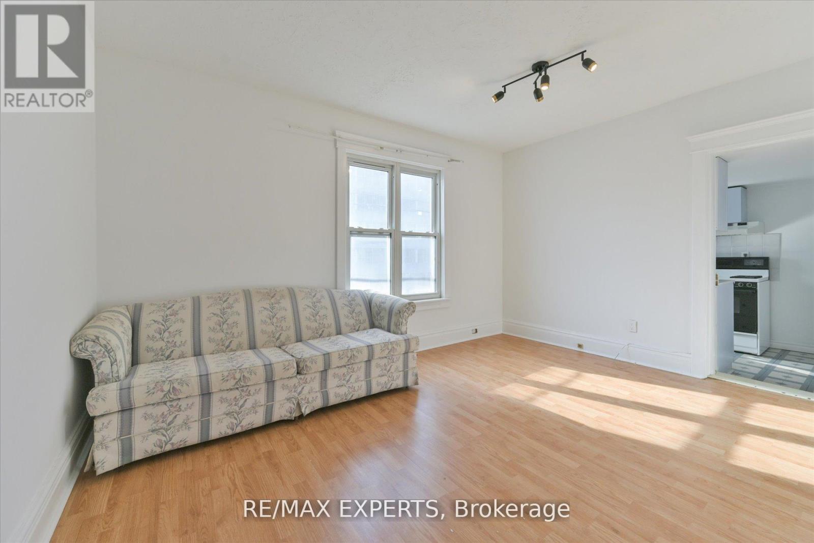 18 Barton Avenue, Toronto, Ontario  M5R 1G8 - Photo 20 - C12121393