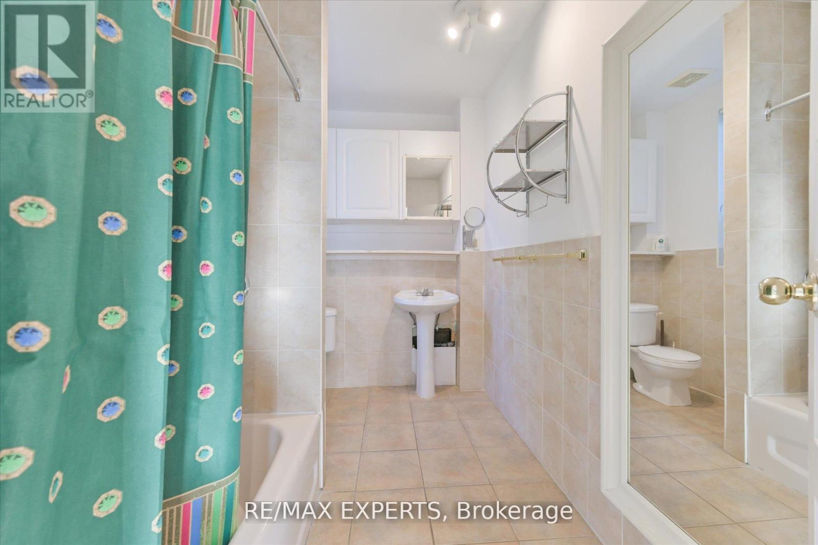 18 Barton Avenue, Toronto, Ontario  M5R 1G8 - Photo 24 - C12121393