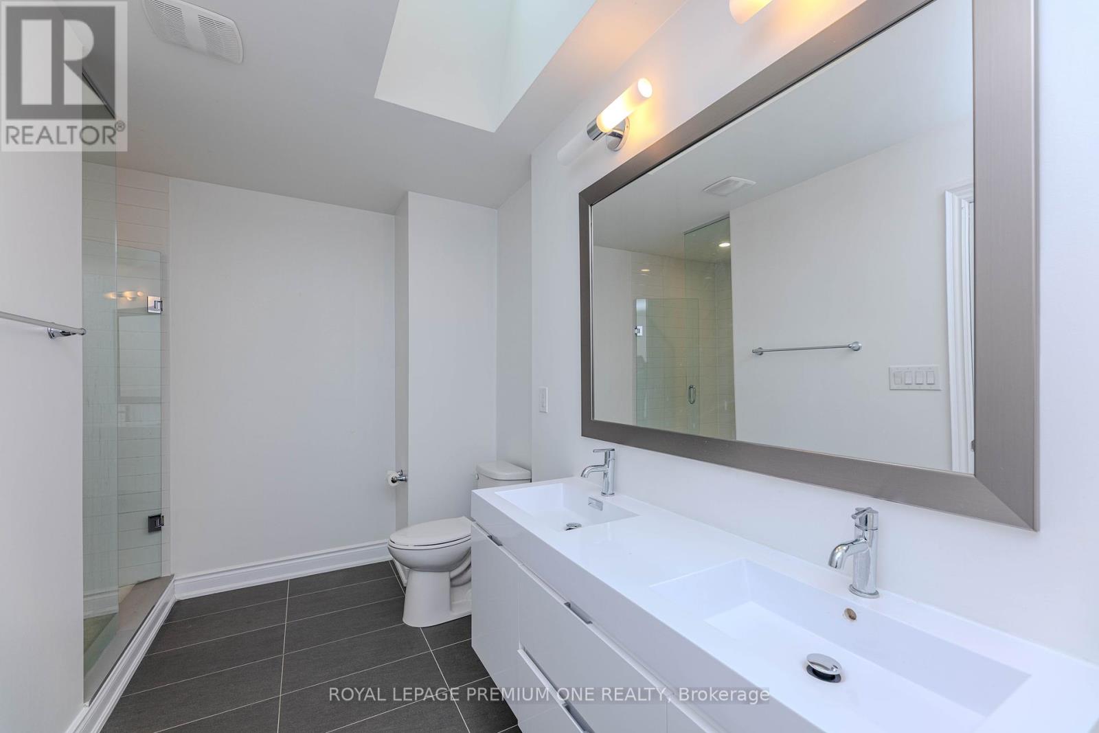 10 - 2 Salvador Allende Court, Toronto, Ontario  M6G 0A3 - Photo 32 - C12121415