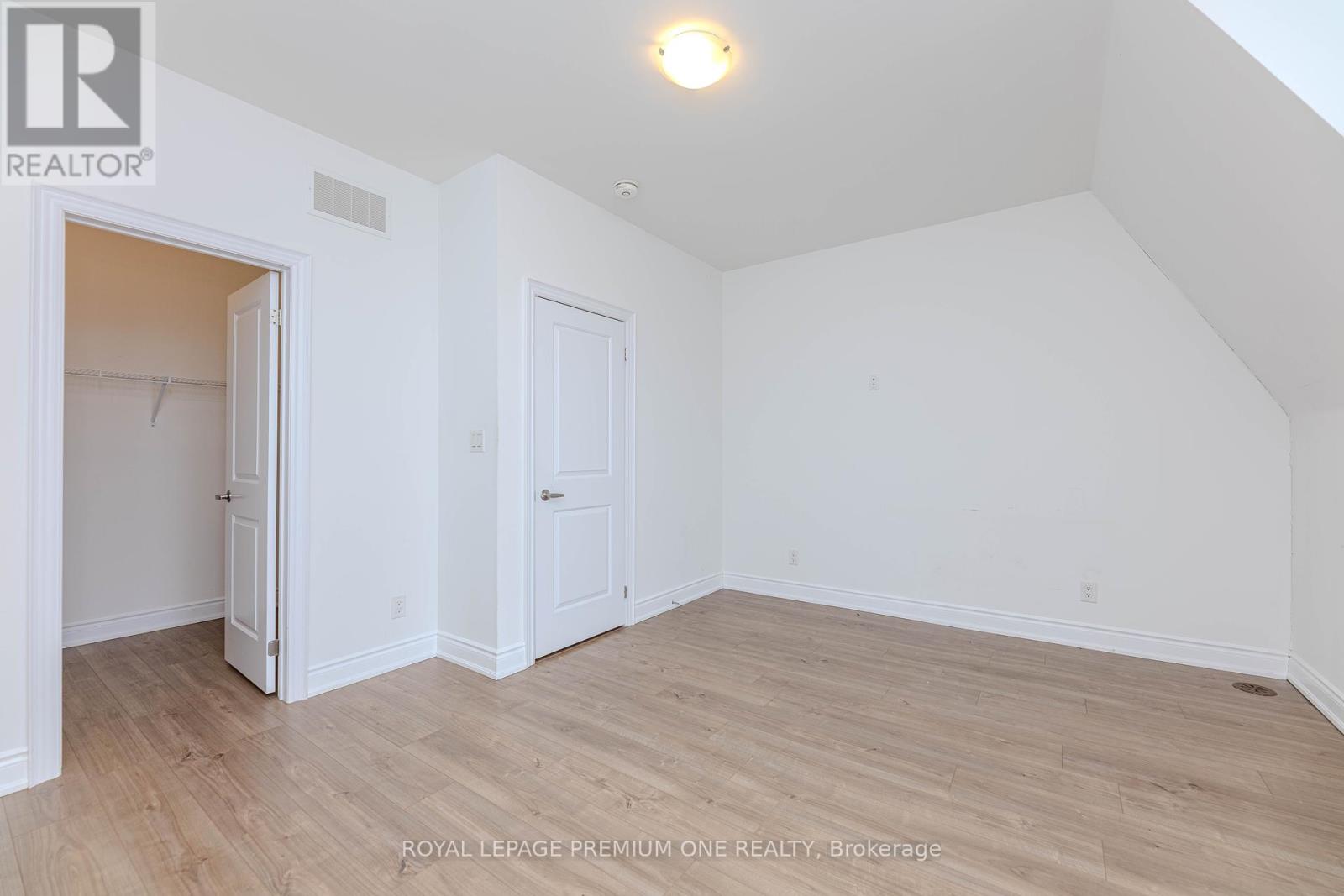 10 - 2 Salvador Allende Court, Toronto, Ontario  M6G 0A3 - Photo 38 - C12121415
