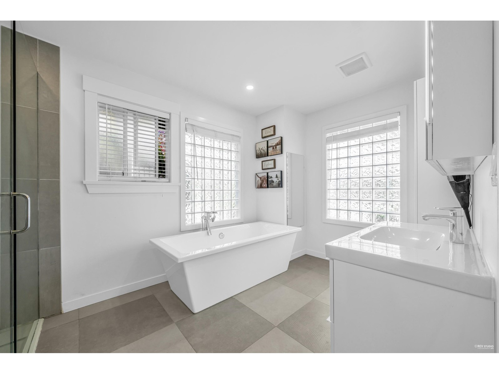 13658 19 Avenue, Surrey, British Columbia  V4A 9E9 - Photo 9 - R2997189
