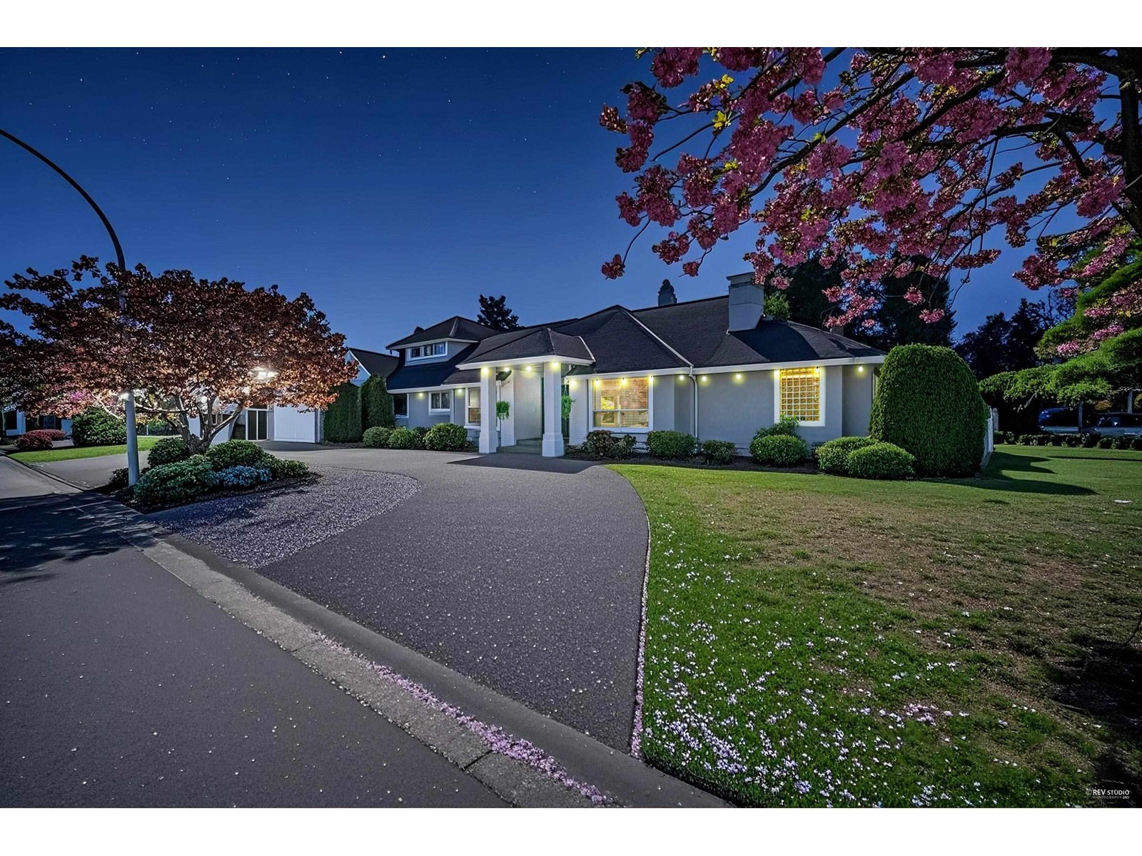 13658 19 Avenue, Surrey, British Columbia  V4A 9E9 - Photo 1 - R2997189