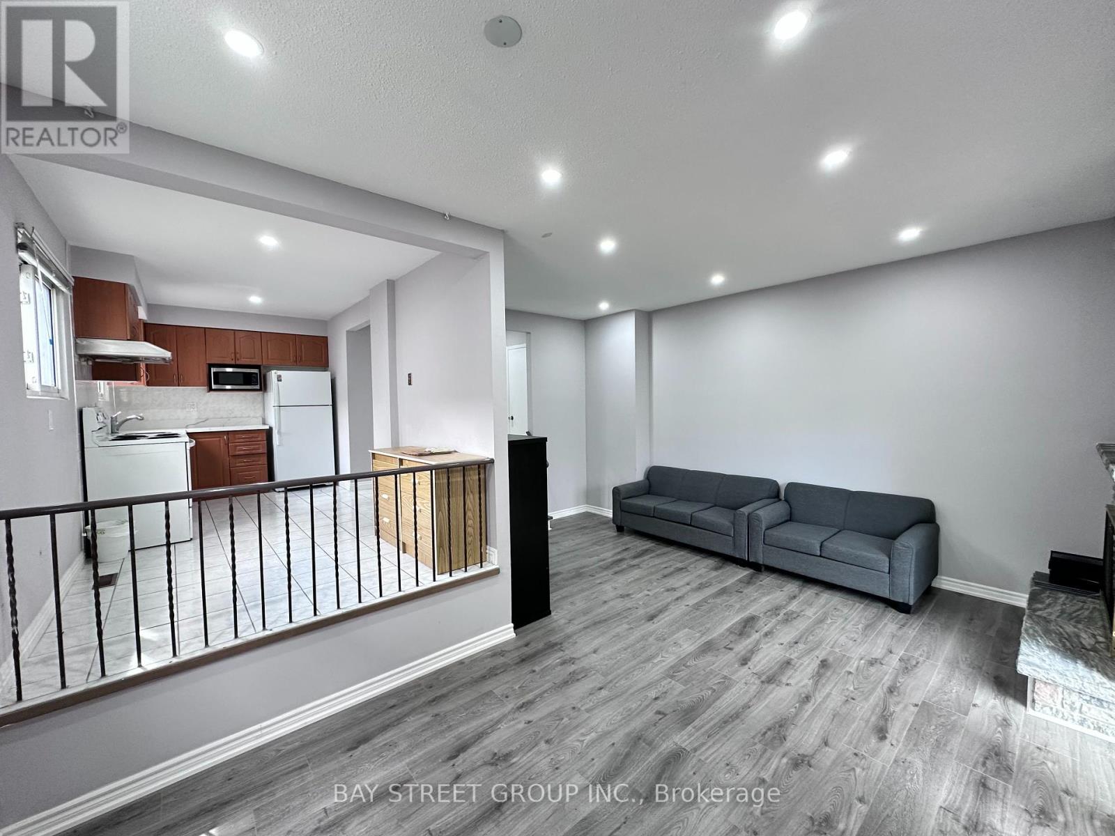 193 Silver Springs Boulevard, Toronto, Ontario  M1V 1G5 - Photo 3 - E12121410