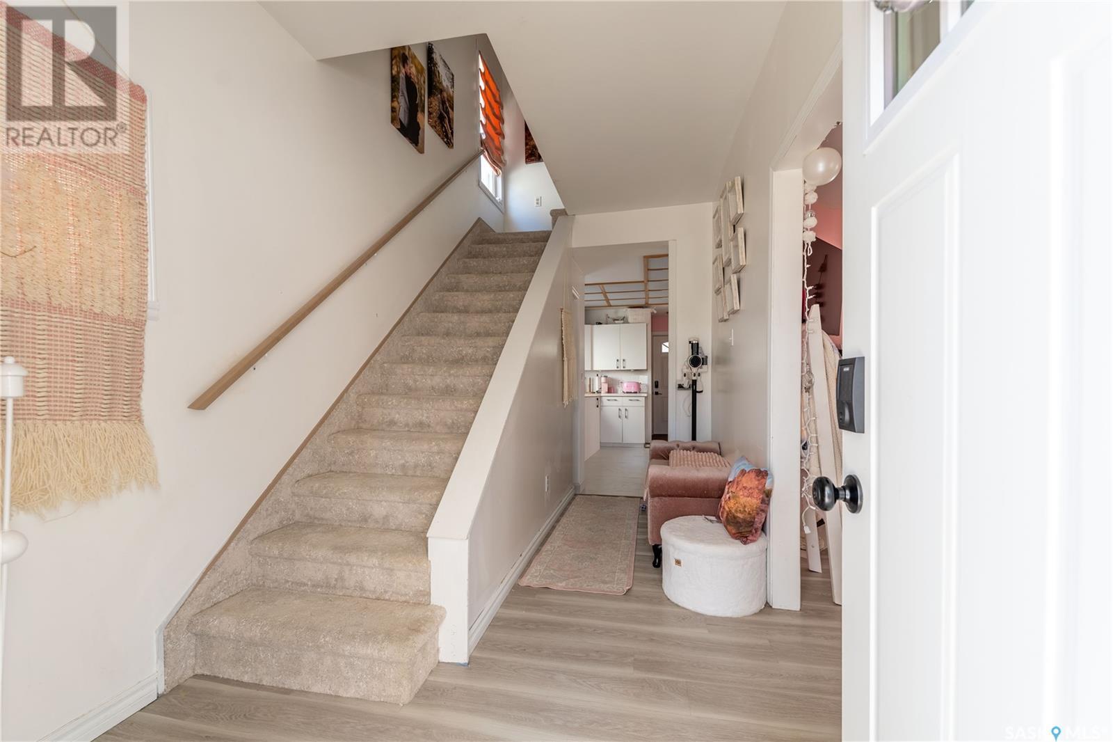 Property at 1037 3rd AVENUE NE image 3
