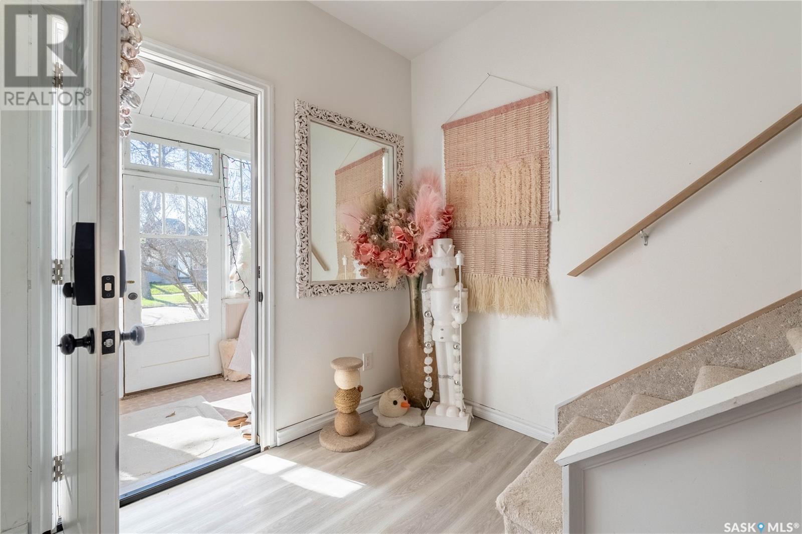Property at 1037 3rd AVENUE NE image 4