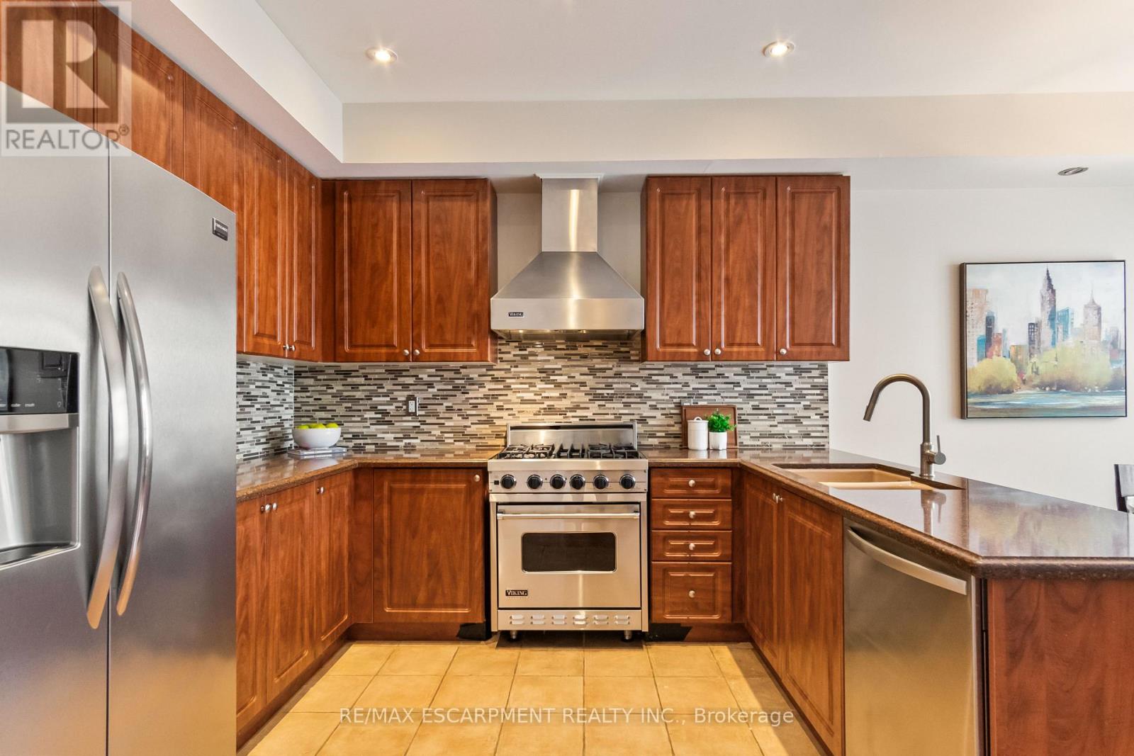 229 - 60 Rosewood Avenue, Mississauga (Port Credit), Ontario  L5G 4W2 - Photo 10 - W12121403