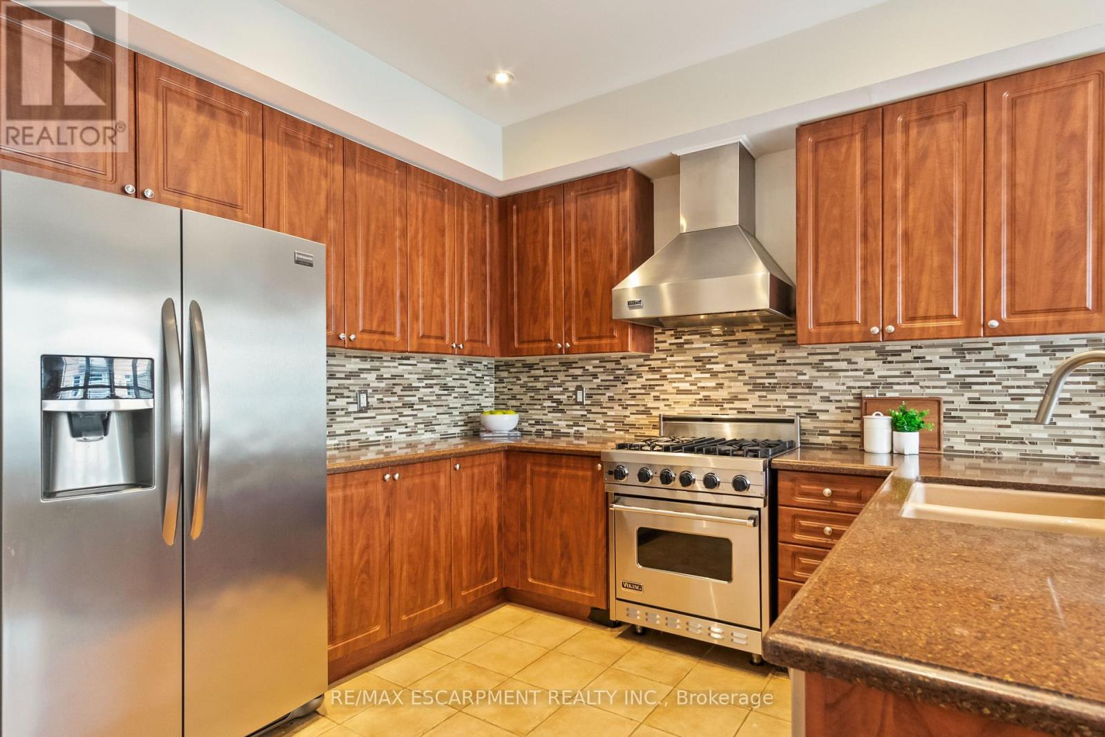229 - 60 Rosewood Avenue, Mississauga (Port Credit), Ontario  L5G 4W2 - Photo 11 - W12121403