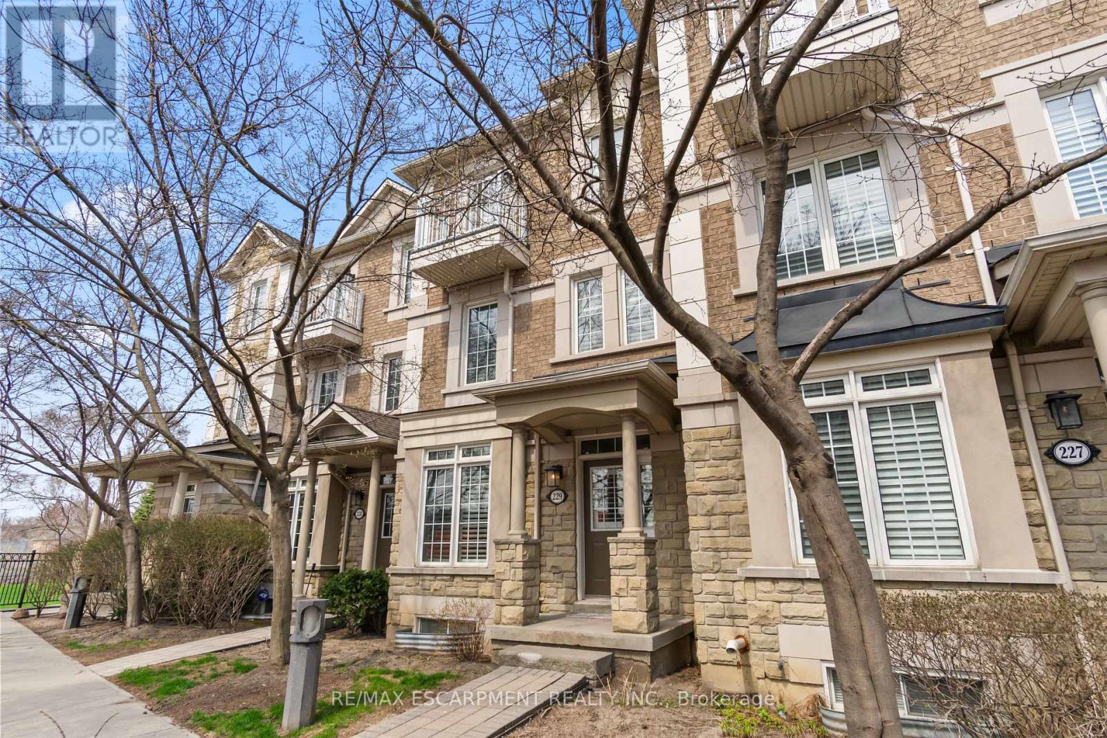 Property at 229 - 60 ROSEWOOD AVENUE image 2