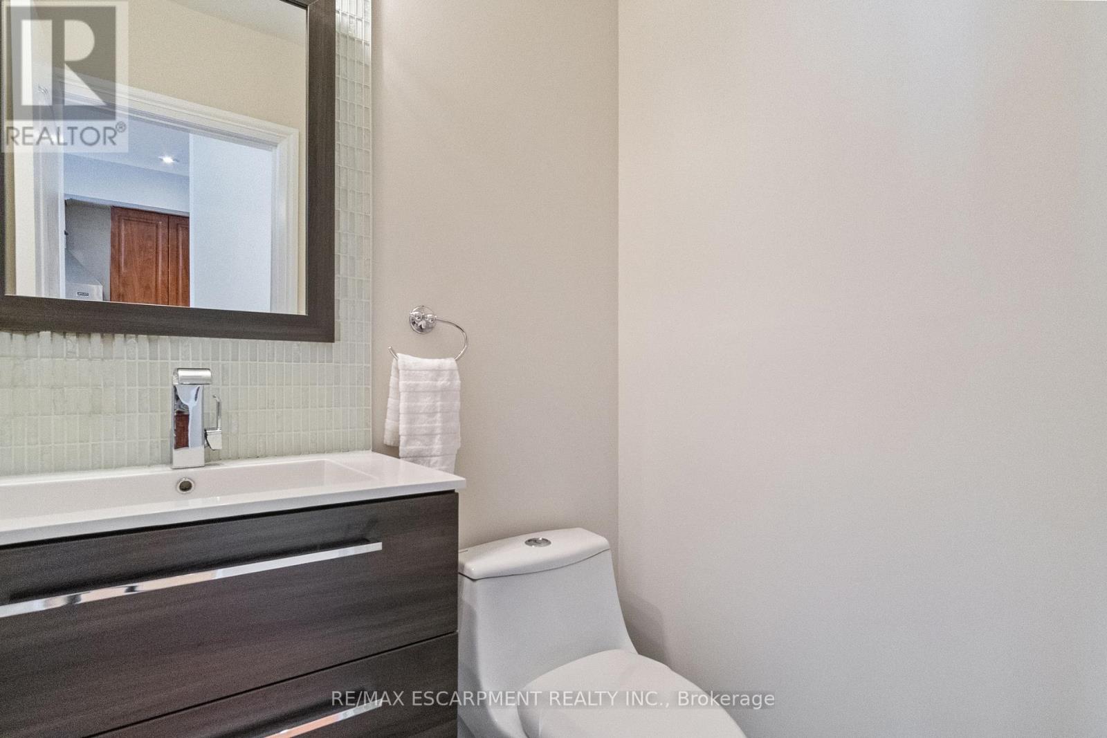 229 - 60 Rosewood Avenue, Mississauga (Port Credit), Ontario  L5G 4W2 - Photo 21 - W12121403