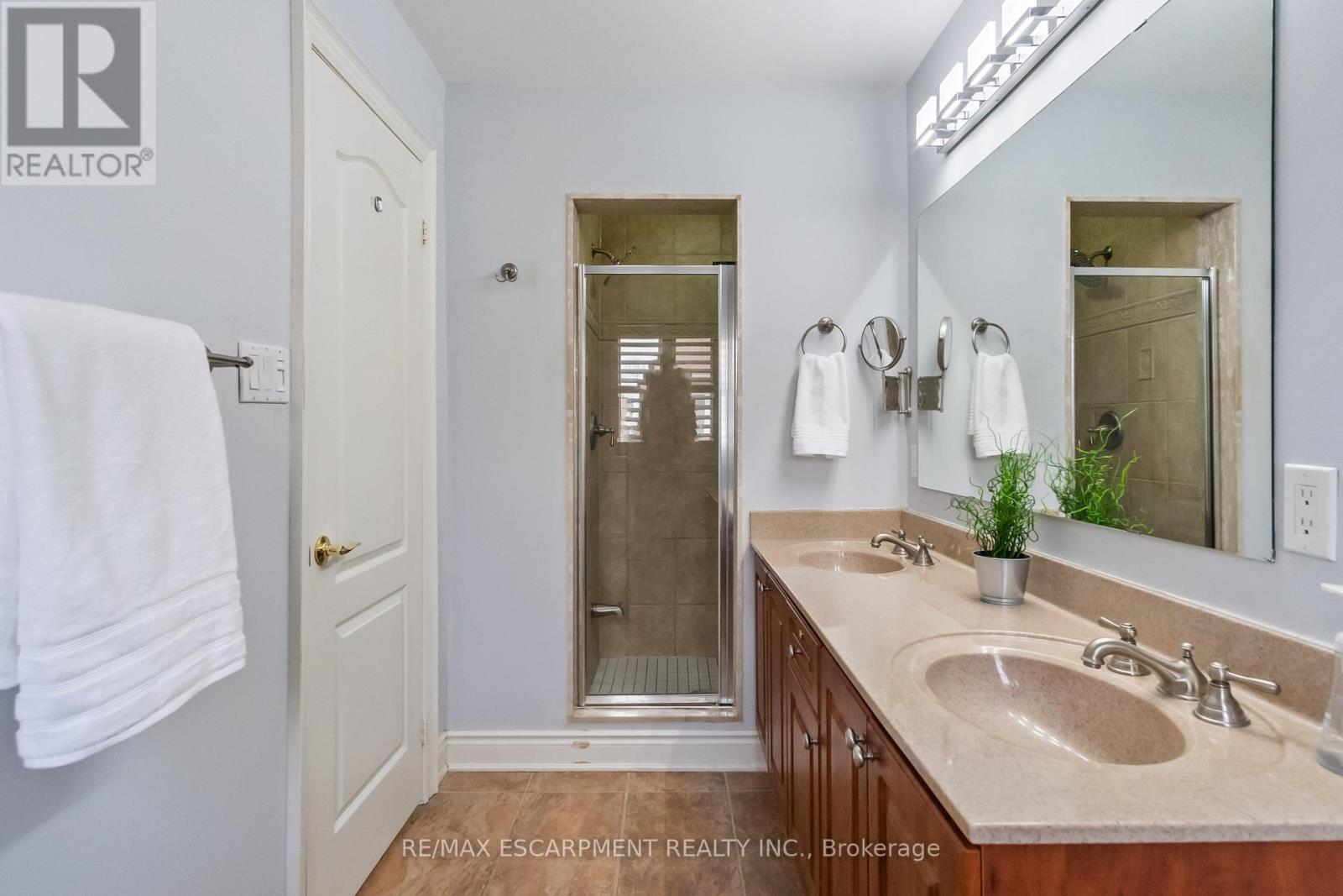 229 - 60 Rosewood Avenue, Mississauga (Port Credit), Ontario  L5G 4W2 - Photo 42 - W12121403