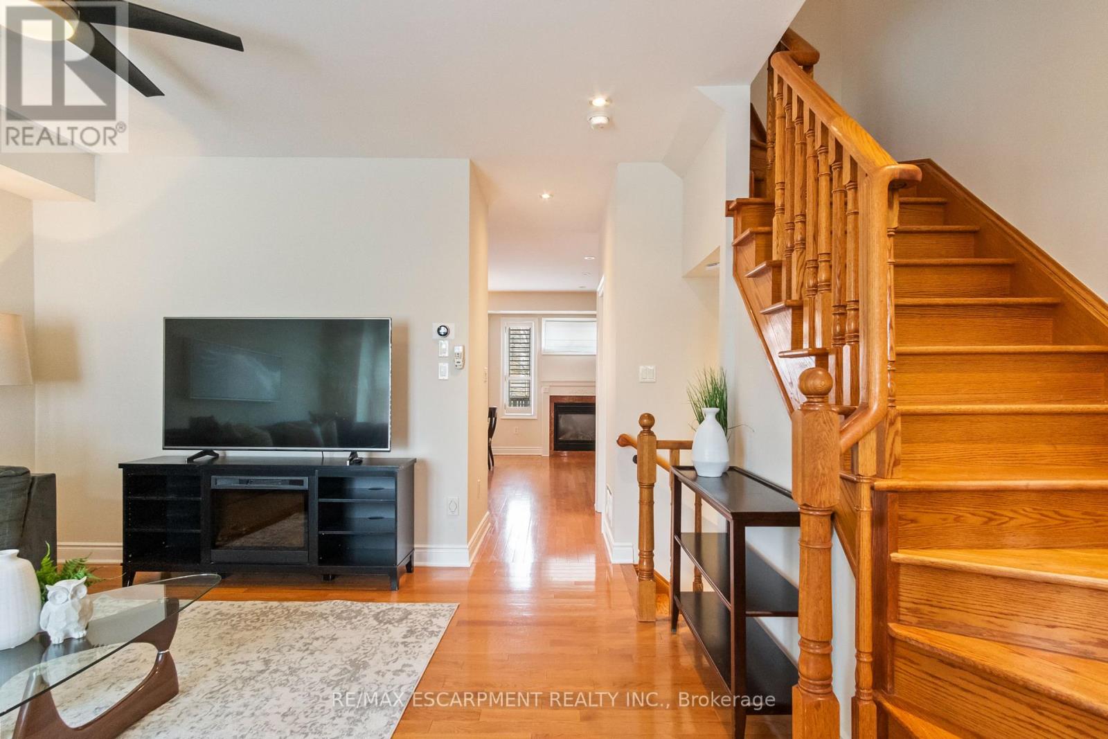 229 - 60 Rosewood Avenue, Mississauga (Port Credit), Ontario  L5G 4W2 - Photo 6 - W12121403