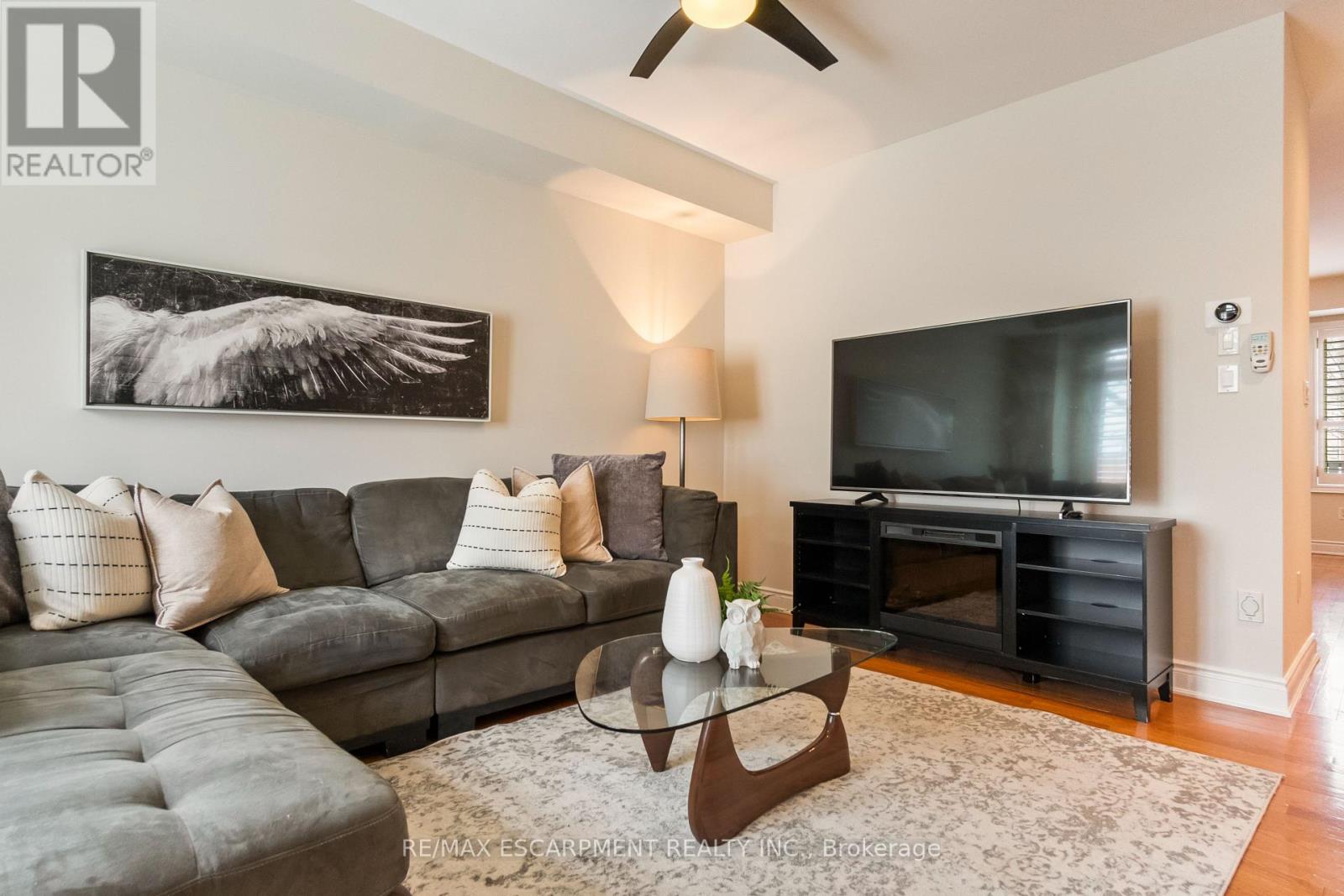 229 - 60 Rosewood Avenue, Mississauga (Port Credit), Ontario  L5G 4W2 - Photo 7 - W12121403