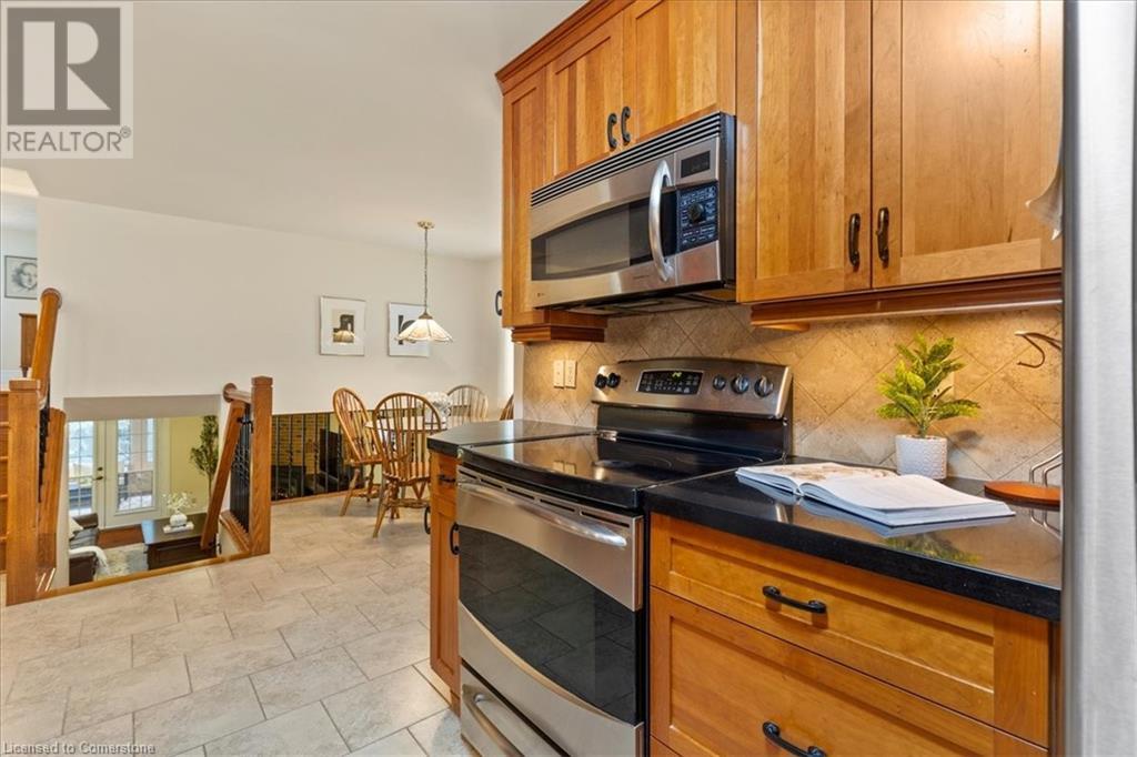 454 Ashby Court, Waterloo, Ontario  N2T 1H1 - Photo 3 - 40701416