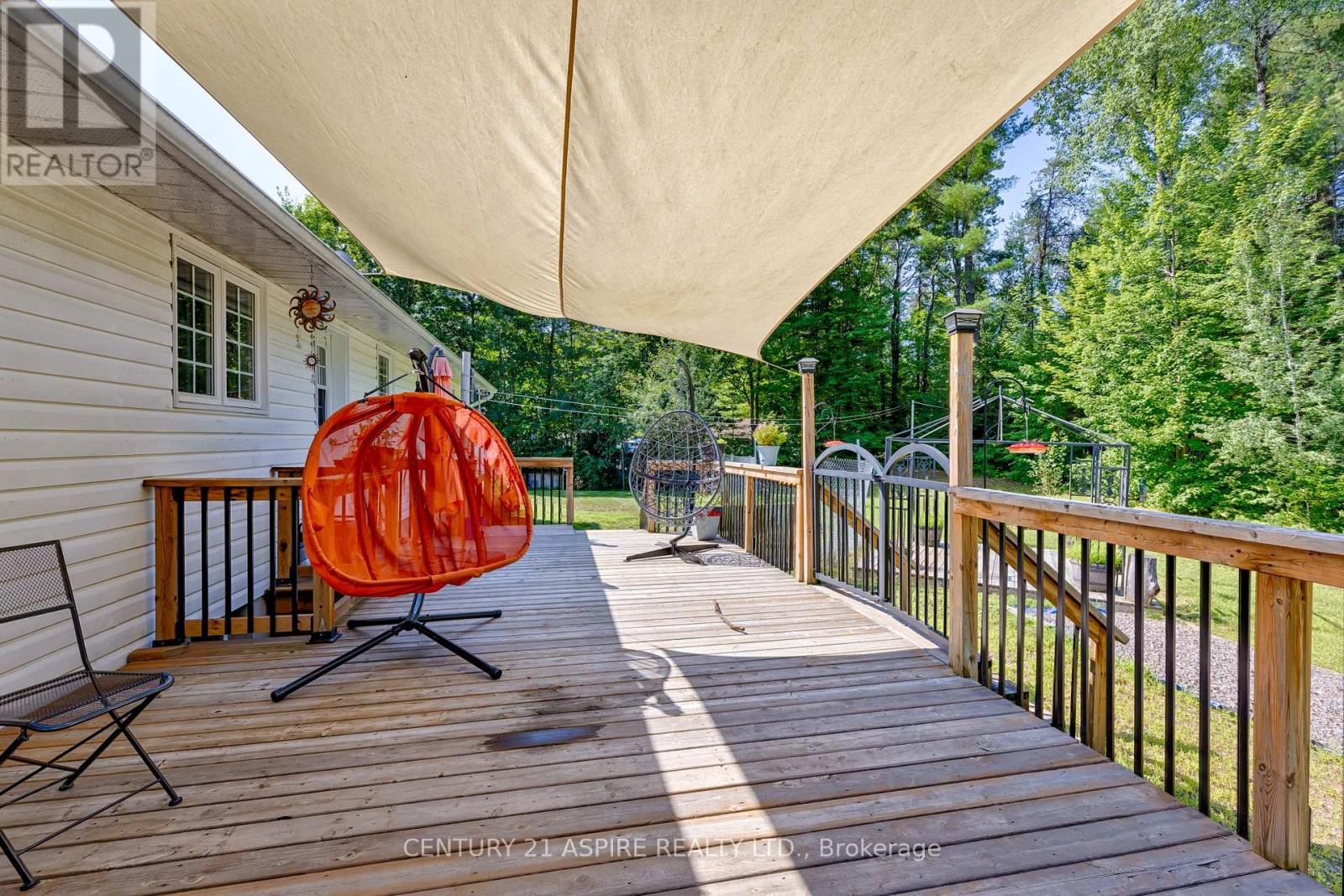 54 Evergreen Drive, Petawawa, Ontario  K8A 6W7 - Photo 11 - X12121427