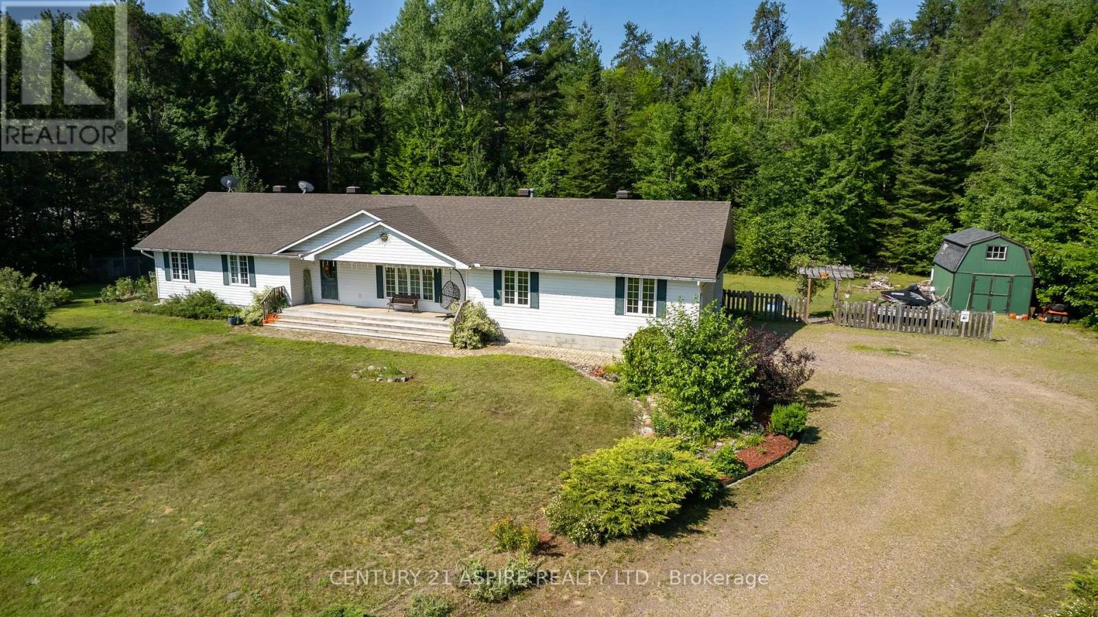 54 Evergreen Drive, Petawawa, Ontario  K8A 6W7 - Photo 2 - X12121427