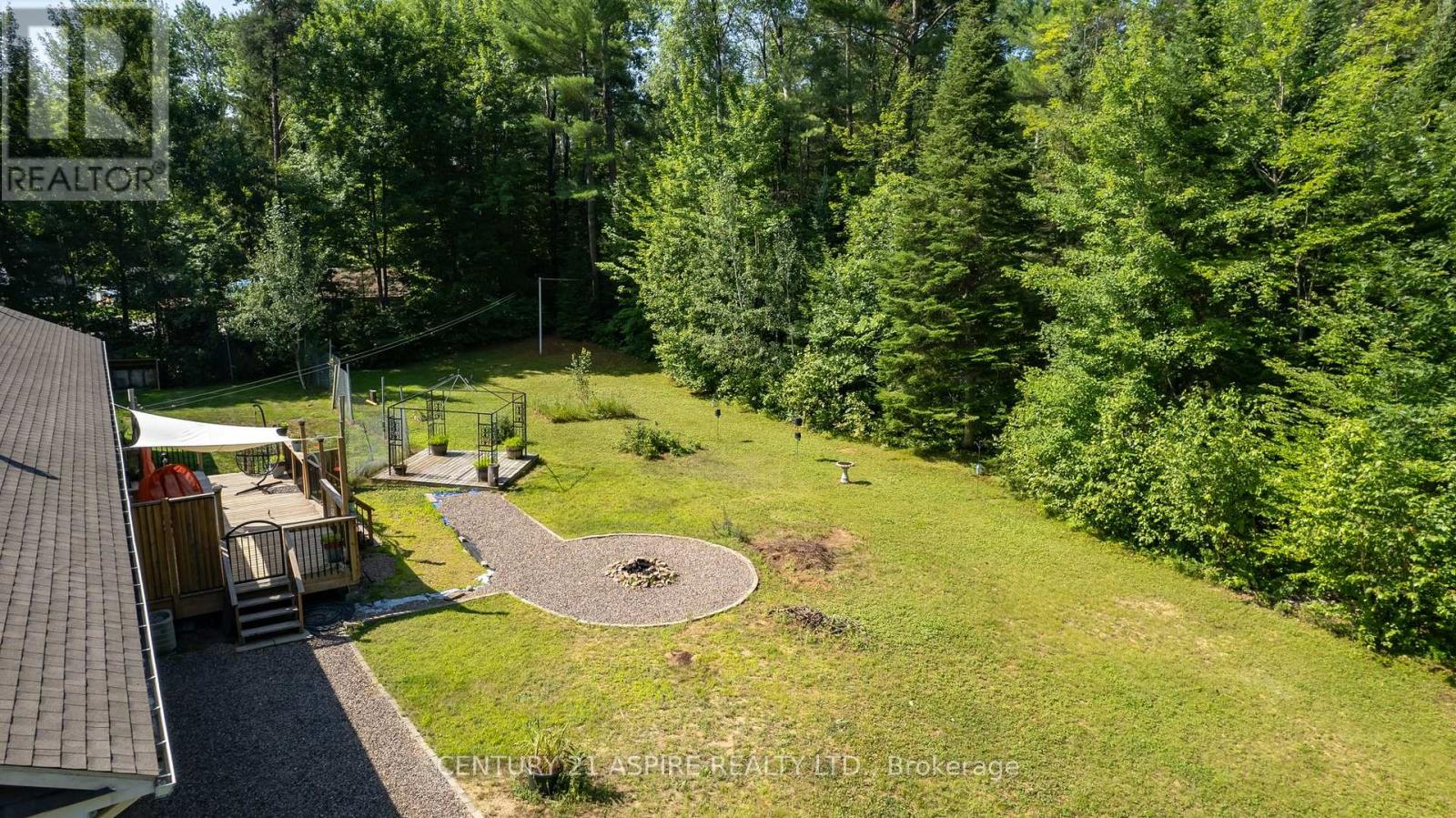 54 Evergreen Drive, Petawawa, Ontario  K8A 6W7 - Photo 5 - X12121427