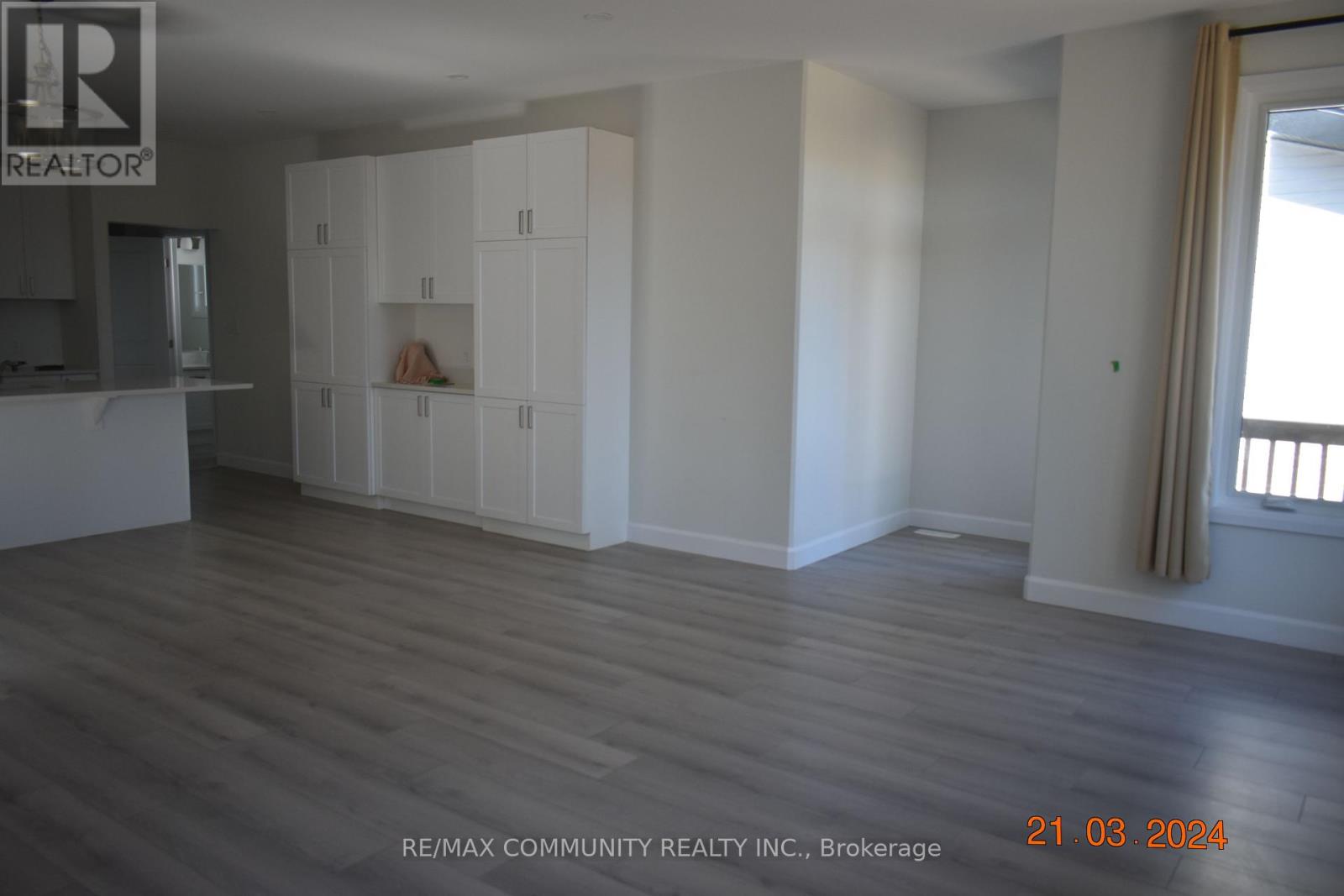 319 Pratt Drive, Loyalist (Amherstview), Ontario  K7N 0E8 - Photo 5 - X12121392