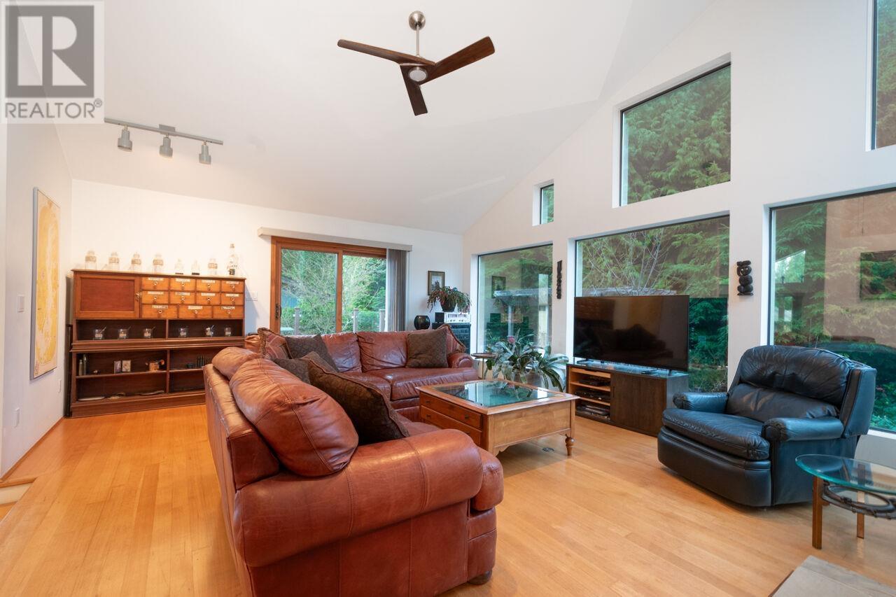 1605 Lockehaven Road, North Vancouver, British Columbia  V7G 2H3 - Photo 9 - R2983519