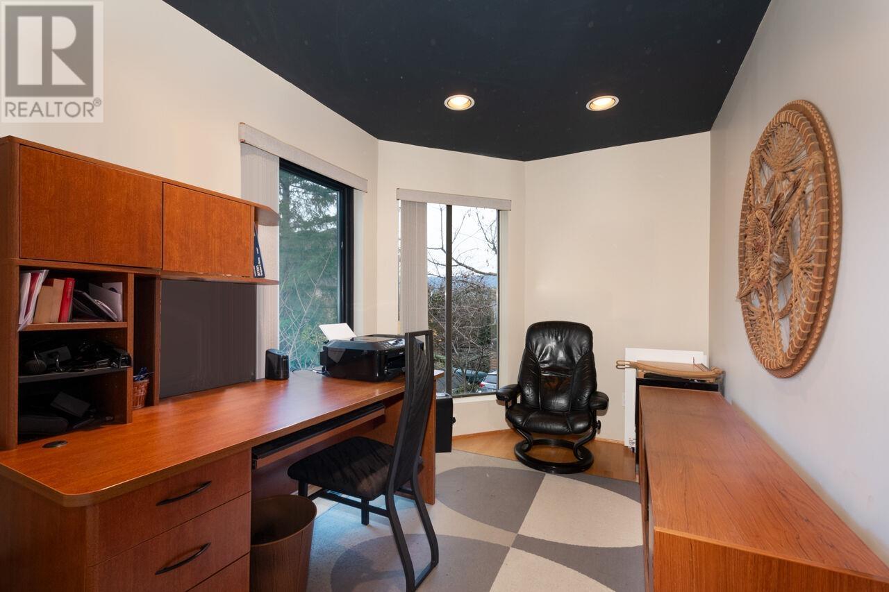 1605 Lockehaven Road, North Vancouver, British Columbia  V7G 2H3 - Photo 19 - R2983519
