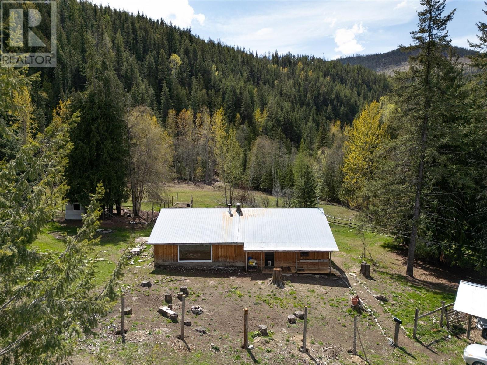 1538 Creighton Valley Road, lumby, British Columbia