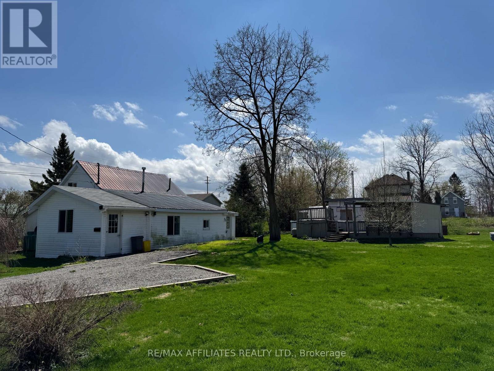 10 Charlotte Street, Montague, Ontario  K7A 2X7 - Photo 10 - X12121436