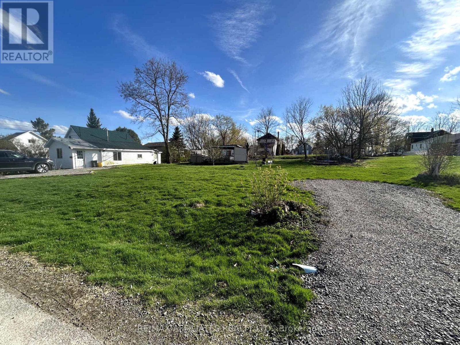 10 Charlotte Street, Montague, Ontario  K7A 2X7 - Photo 11 - X12121436
