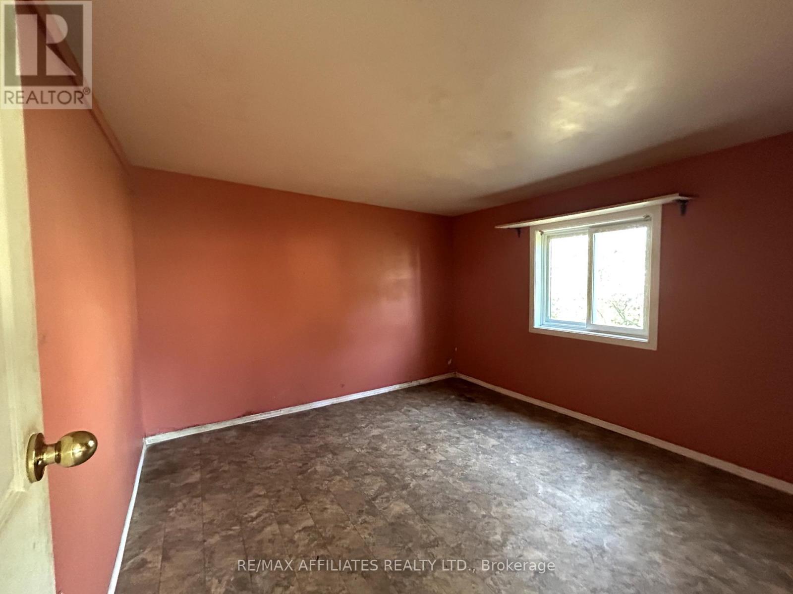10 Charlotte Street, Montague, Ontario  K7A 2X7 - Photo 17 - X12121436