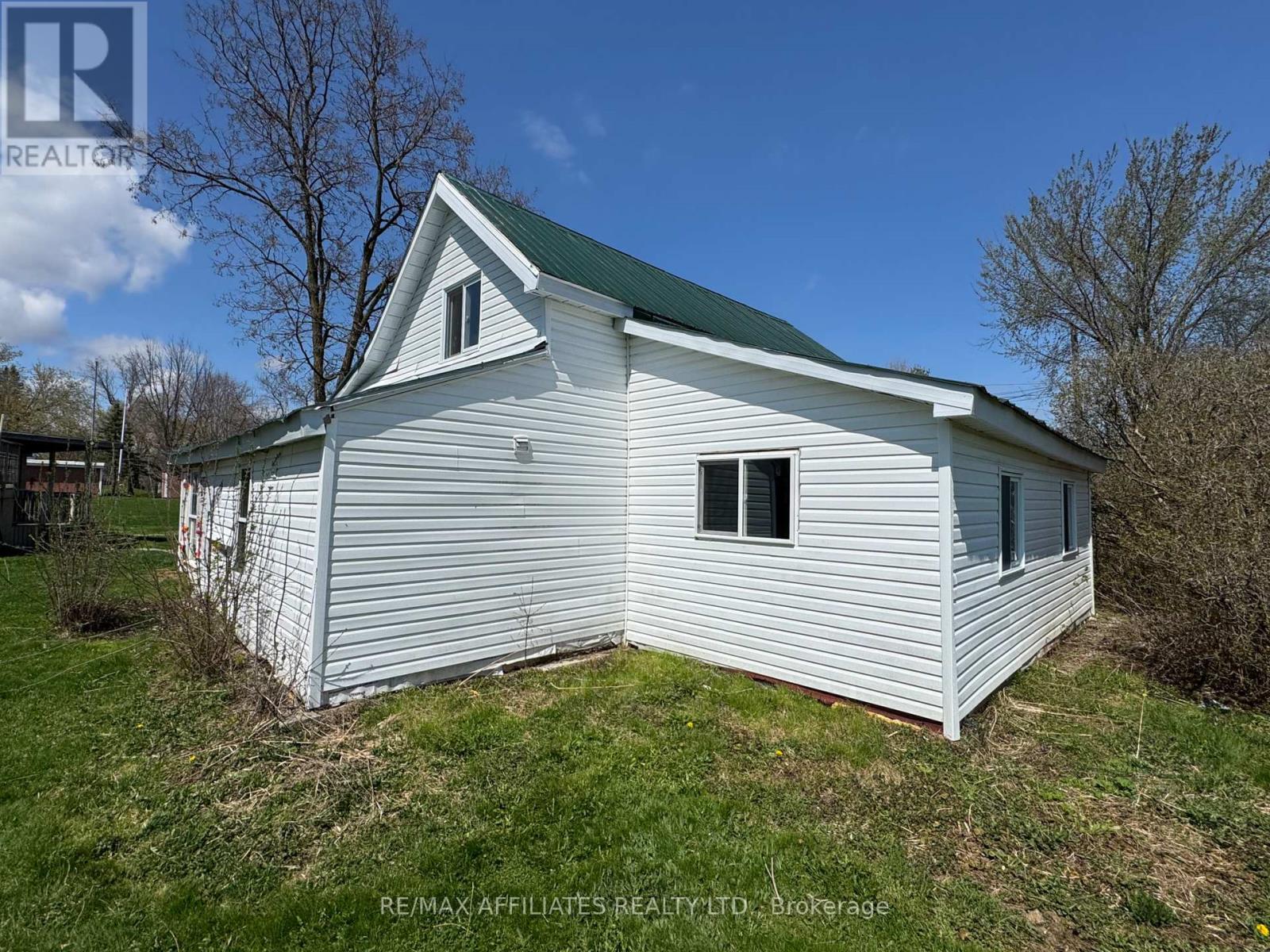 10 Charlotte Street, Montague, Ontario  K7A 2X7 - Photo 2 - X12121436