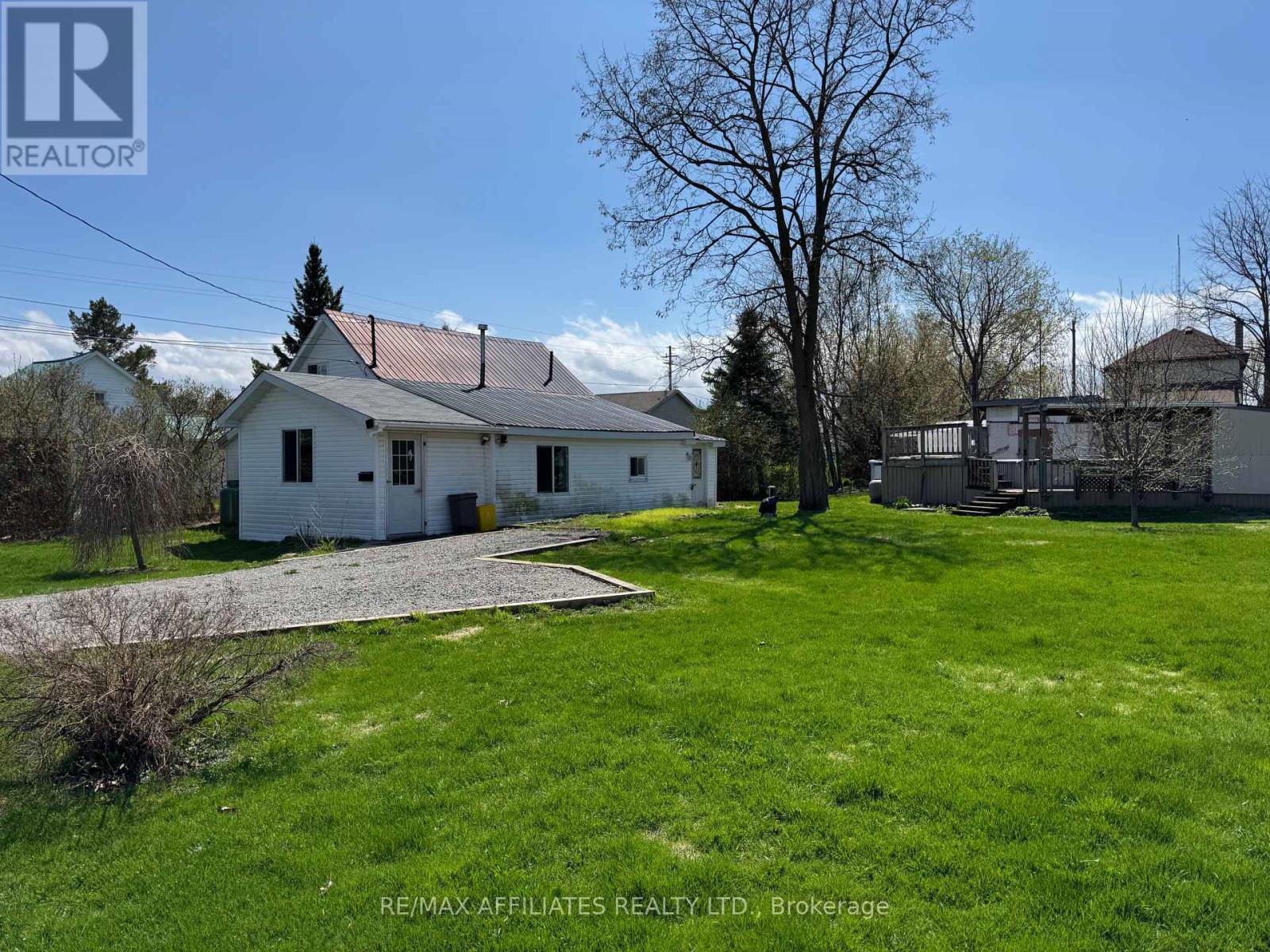 10 Charlotte Street, Montague, Ontario  K7A 2X7 - Photo 23 - X12121436