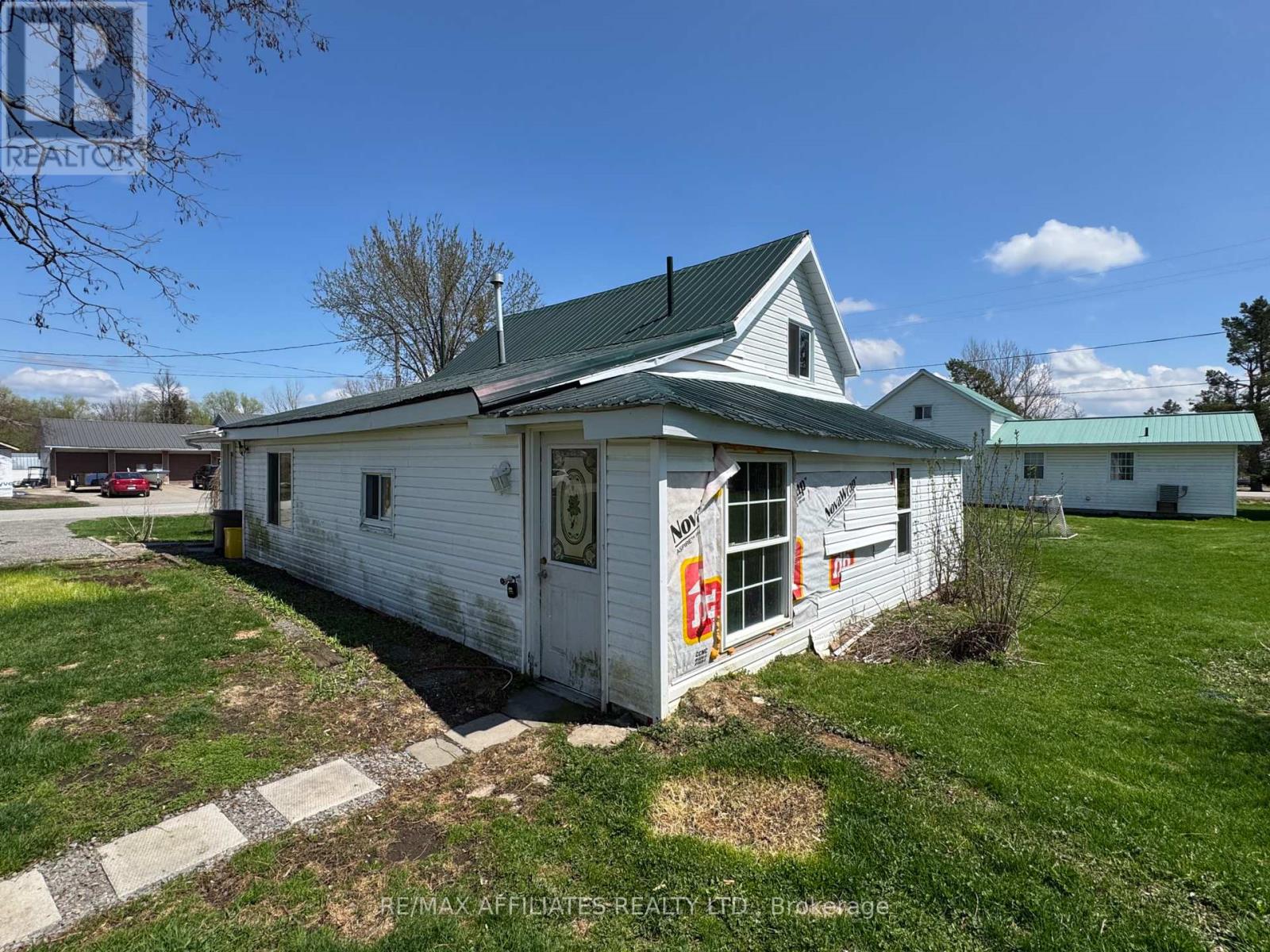 10 Charlotte Street, Montague, Ontario  K7A 2X7 - Photo 3 - X12121436