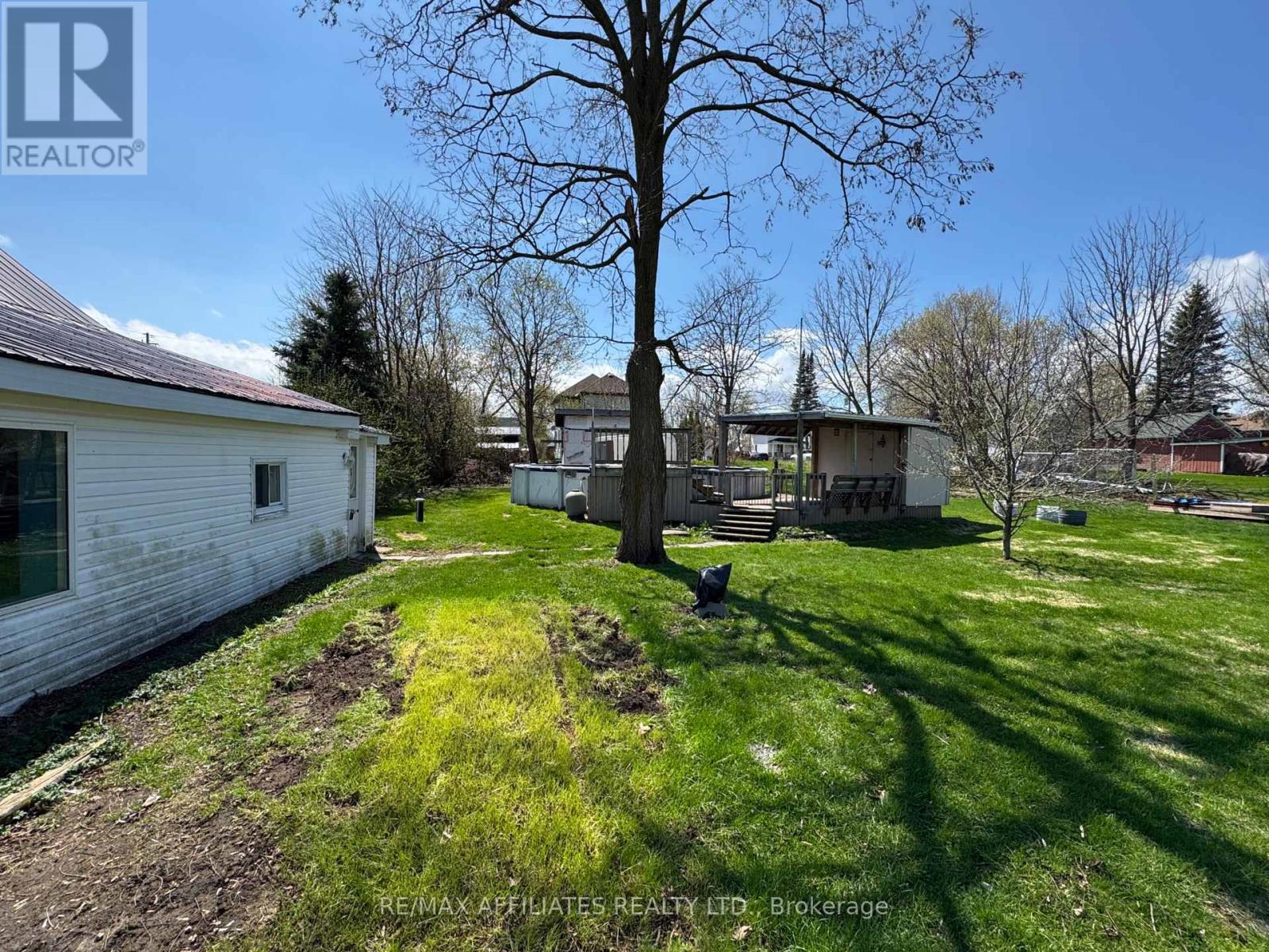 10 Charlotte Street, Montague, Ontario  K7A 2X7 - Photo 4 - X12121436