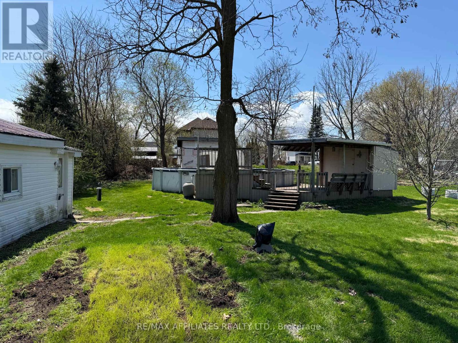 10 Charlotte Street, Montague, Ontario  K7A 2X7 - Photo 5 - X12121436