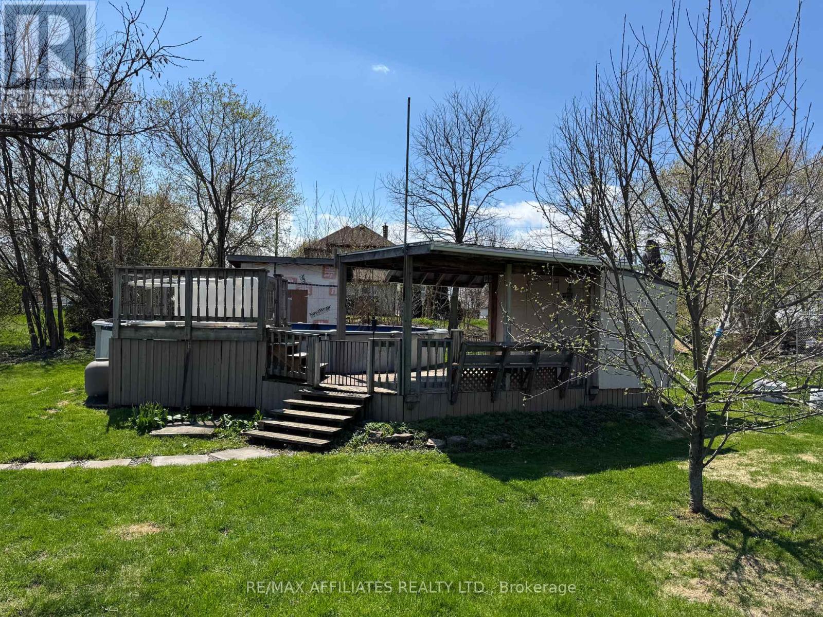 10 Charlotte Street, Montague, Ontario  K7A 2X7 - Photo 6 - X12121436