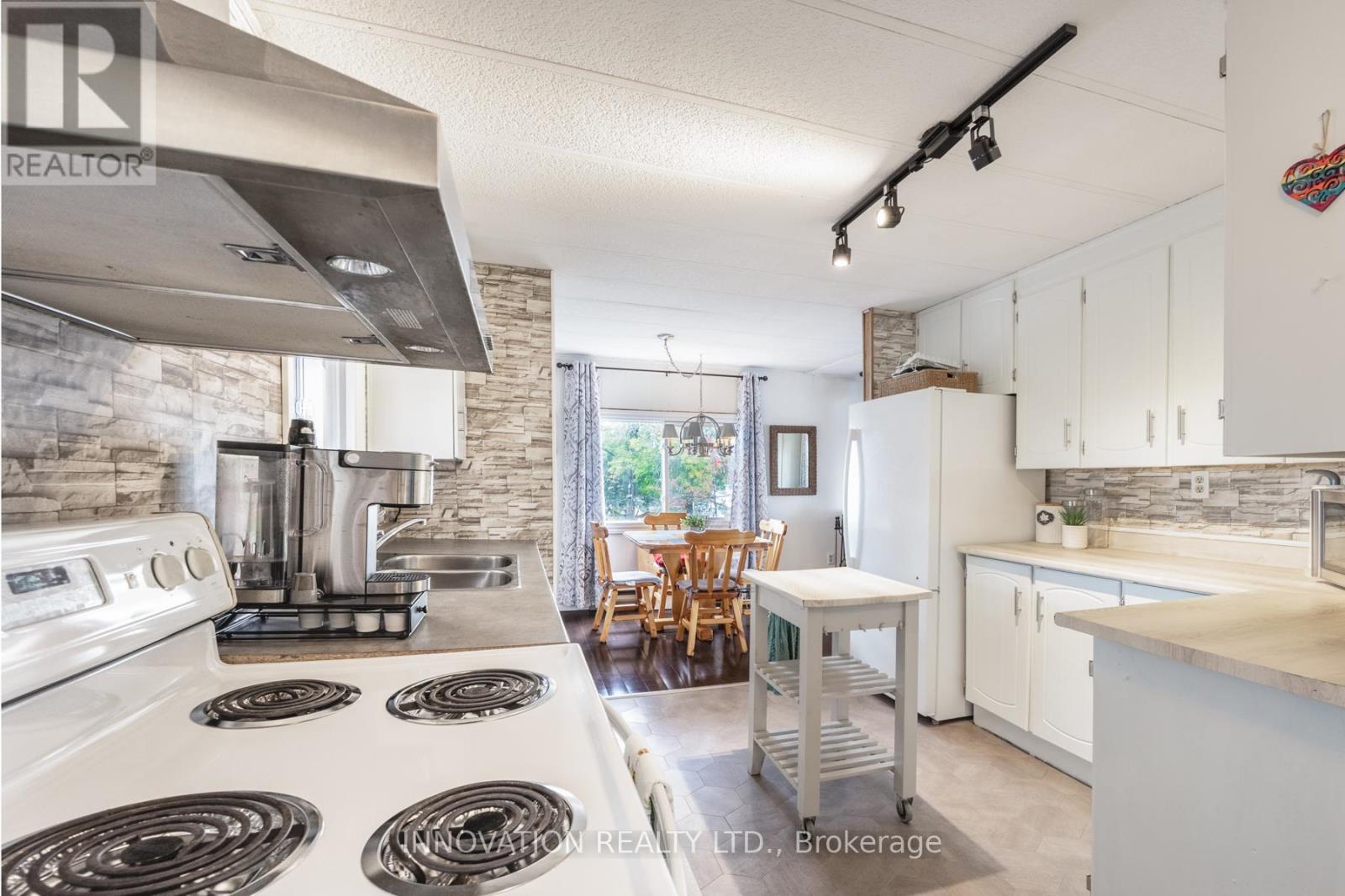 134 Ogilvie Lane, Merrickville-Wolford, Ontario  K0G 1G0 - Photo 15 - X12121439