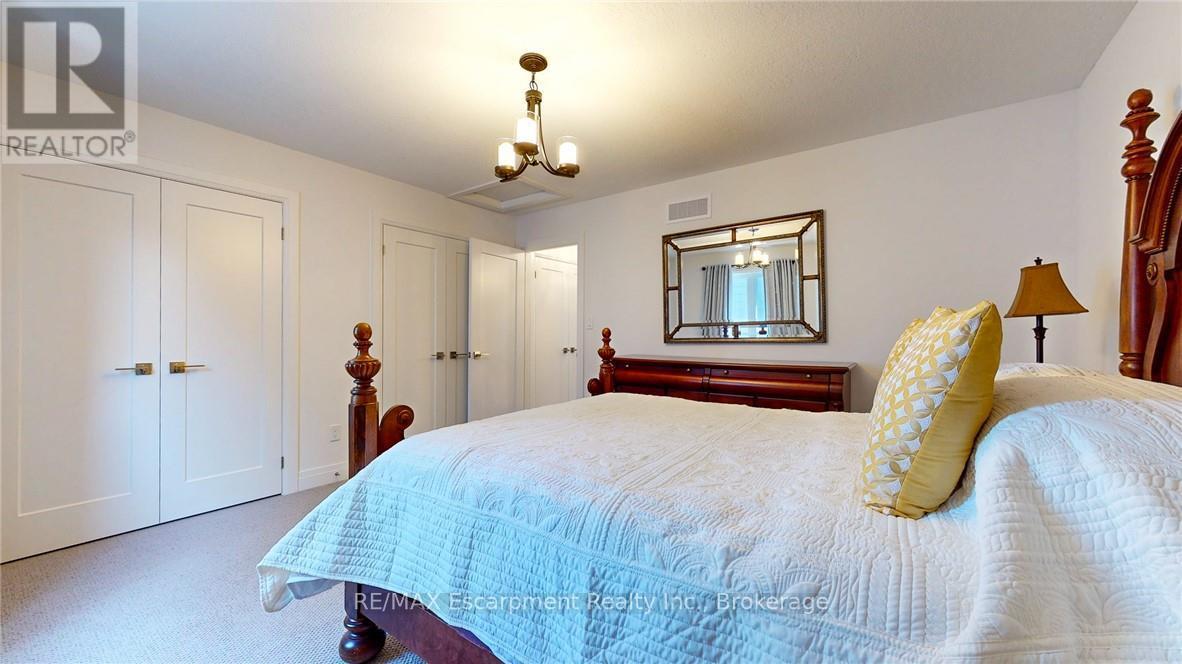 111 Clippers Lane, Blue Mountains, Ontario  N0H 2P0 - Photo 21 - X12121480