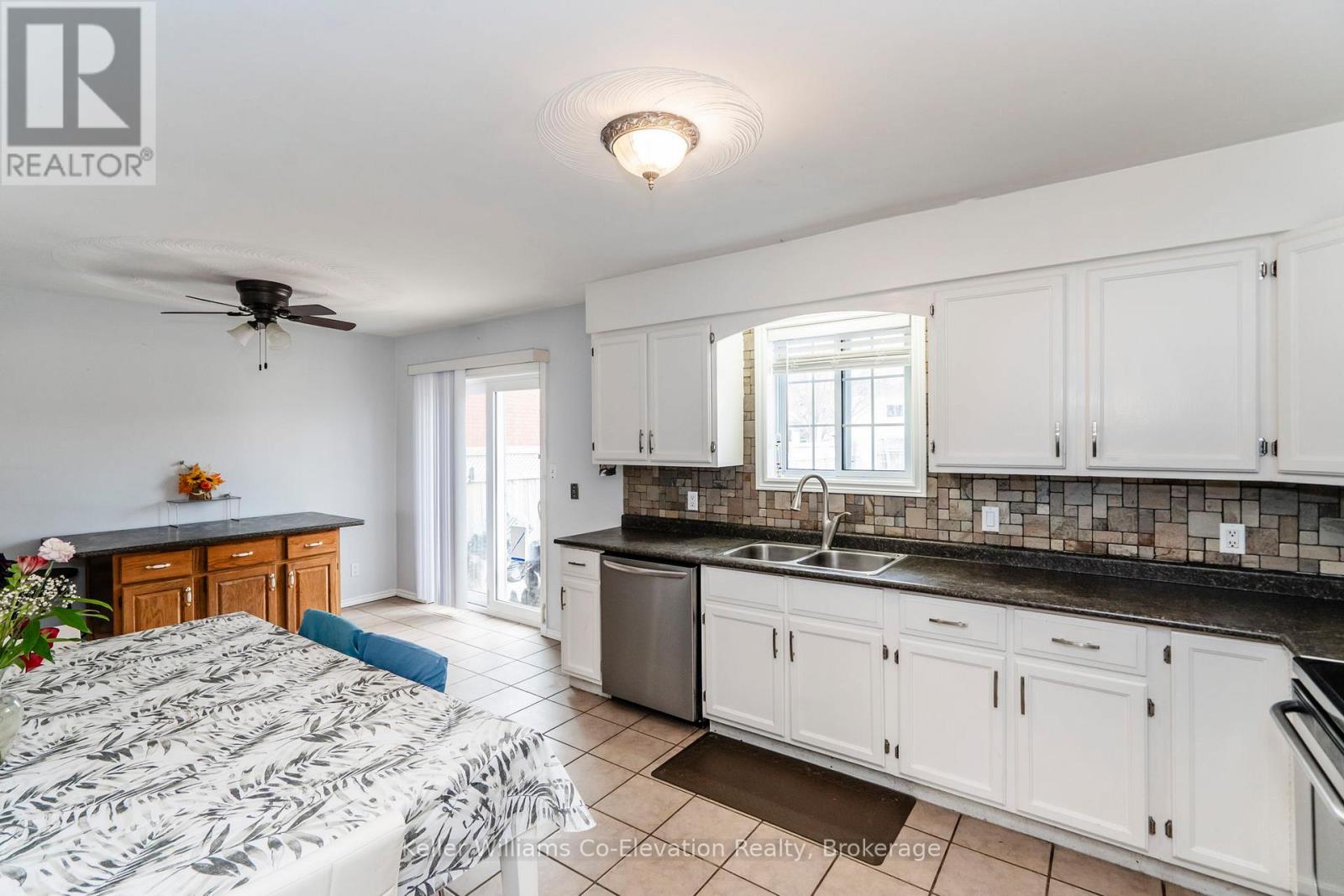 1 Bonaventure Place, Penetanguishene, Ontario  L9M 1J3 - Photo 10 - S12121471
