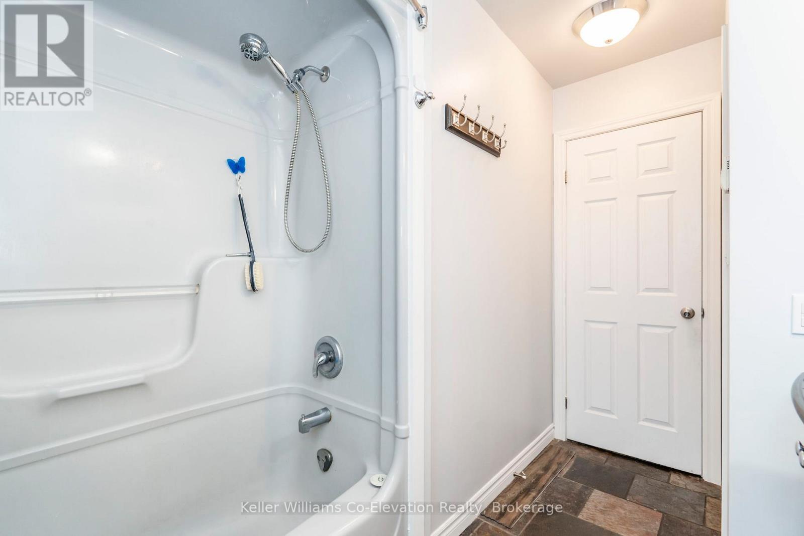 1 Bonaventure Place, Penetanguishene, Ontario  L9M 1J3 - Photo 17 - S12121471