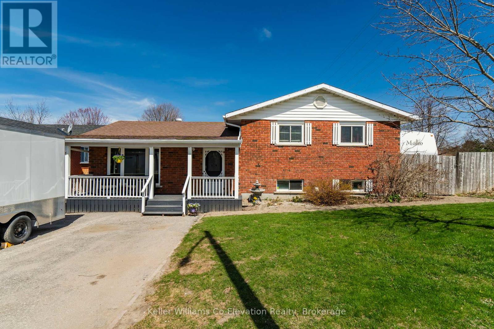 1 Bonaventure Place, Penetanguishene, Ontario  L9M 1J3 - Photo 3 - S12121471