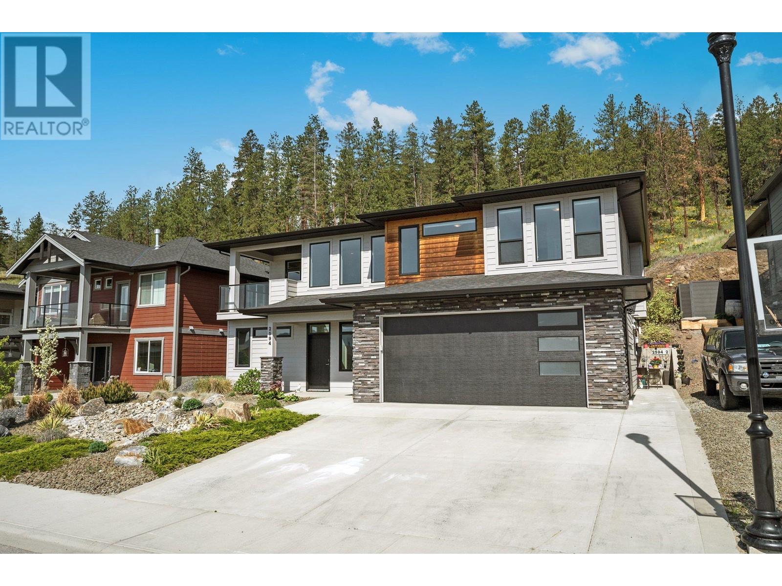 2594 Crown Crest Drive, West Kelowna, British Columbia  V4T 3N3 - Photo 2 - 10344598