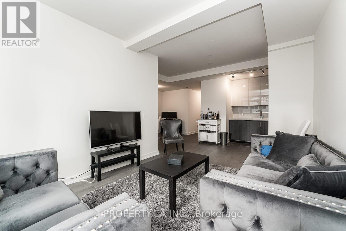 1120 - 330 Richmond Street W, Toronto, Ontario  M5V 0M4 - Photo 2 - C12121479