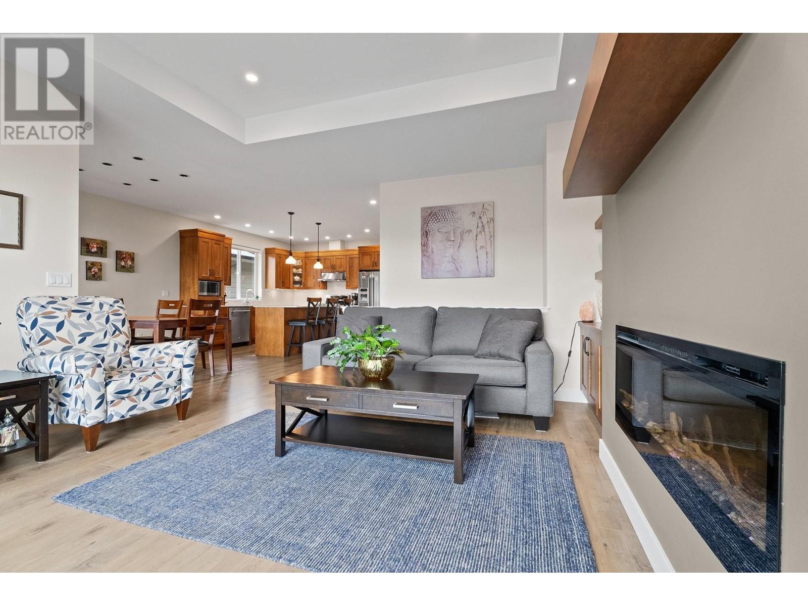 Property at 4004 RIO VISTA WAY image 2
