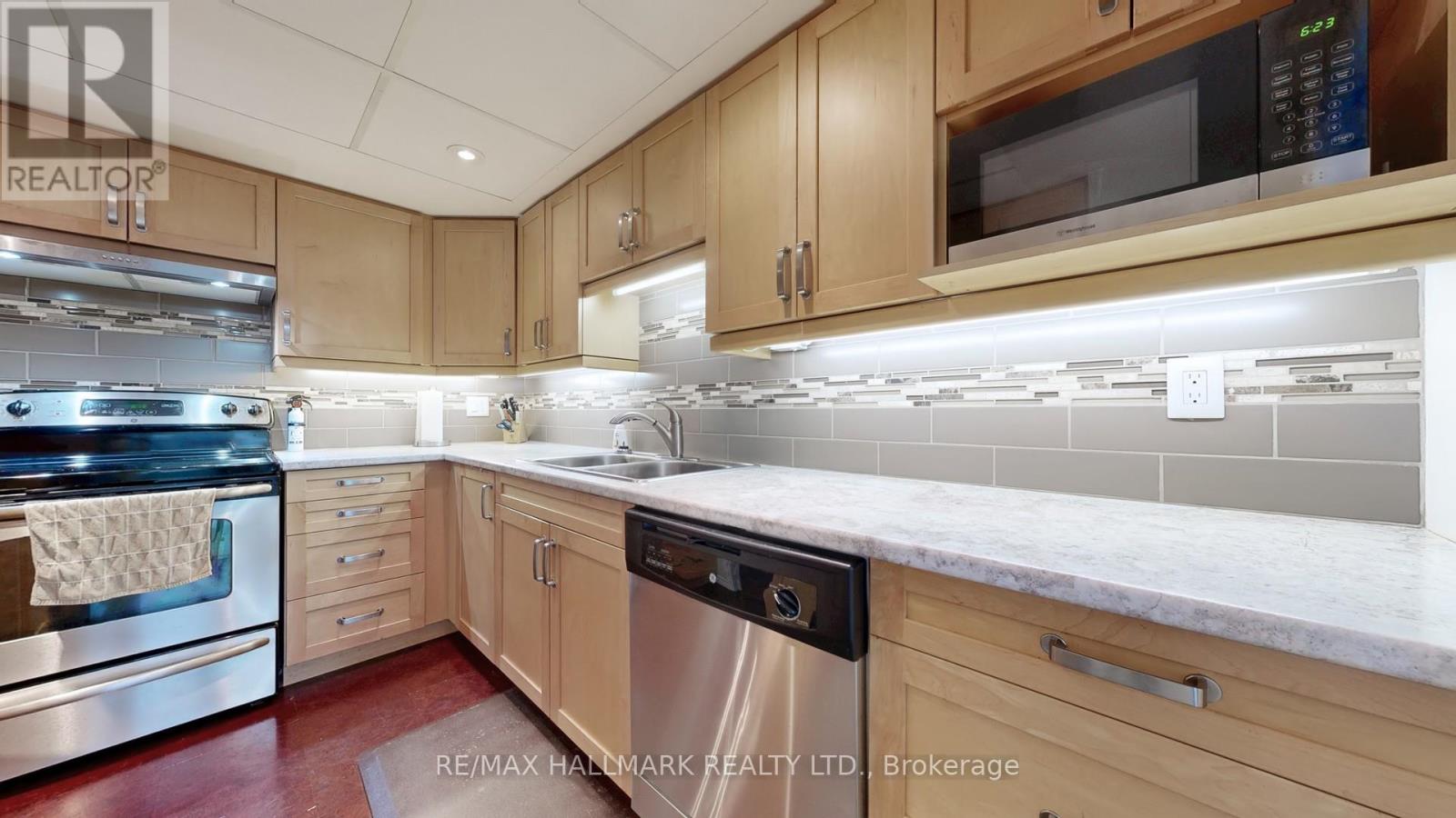 403 - 30 Harding Boulevard, Richmond Hill, Ontario  L4C 1S8 - Photo 14 - N12121442