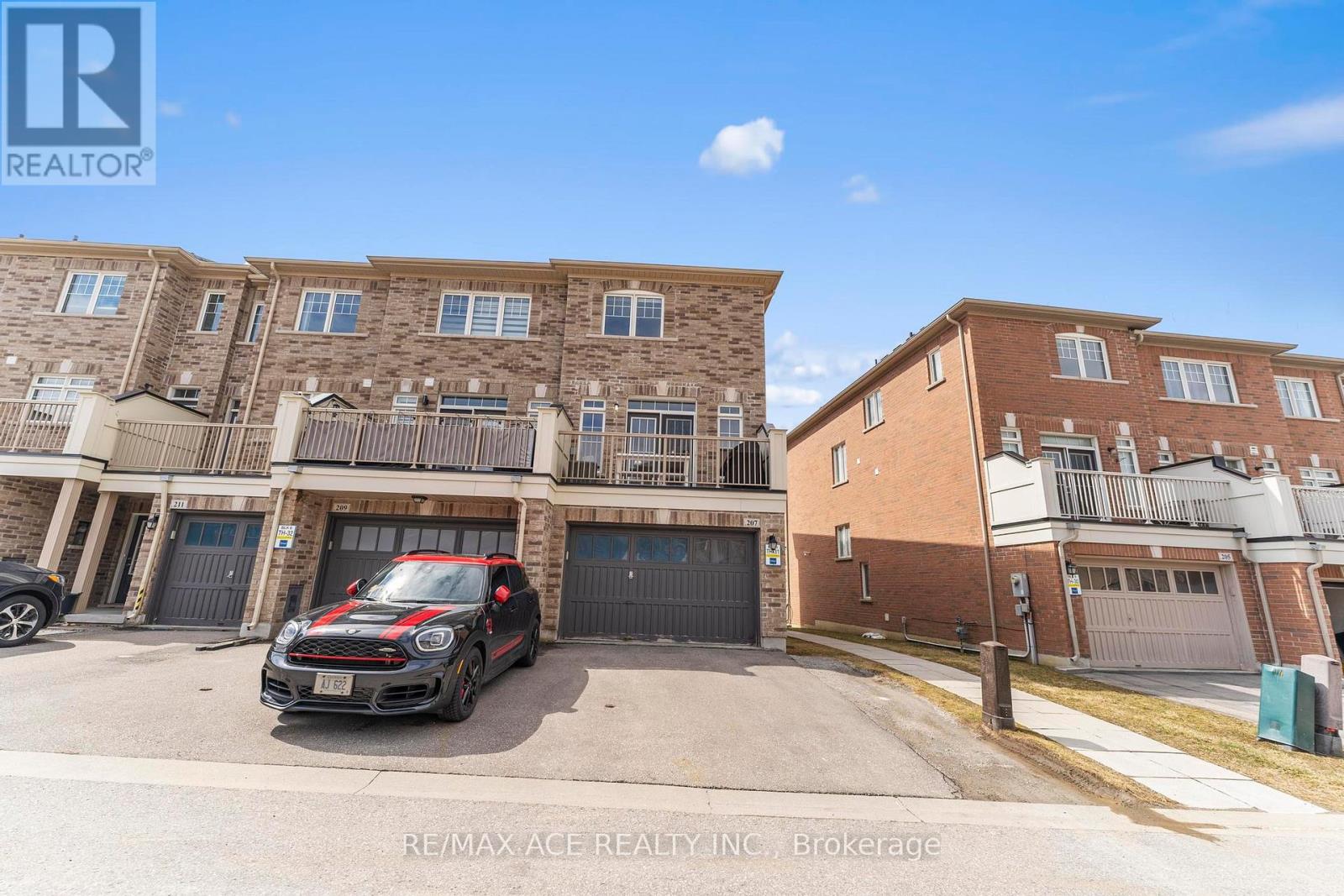 Property at 207 DUNDAS WAY image 4