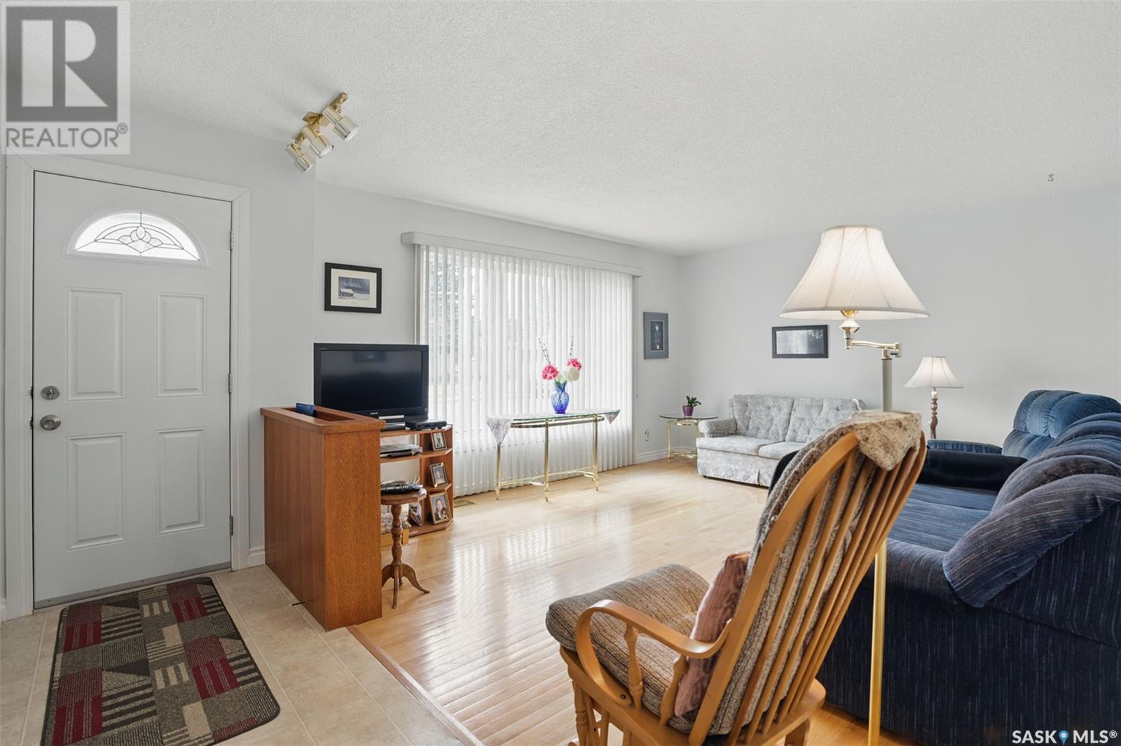 Property at 34 Bell CRESCENT image 3